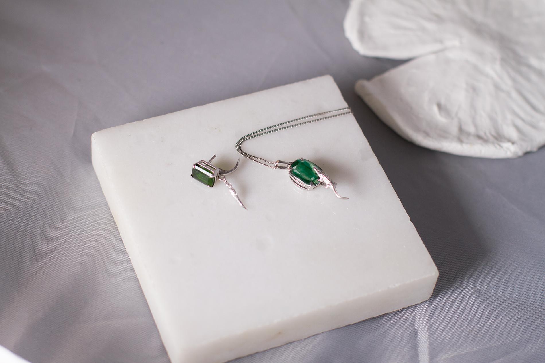 Cushion Cut Eighteen Karat White Gold Brooch with Two Carats Cushion Natural Emerald For Sale