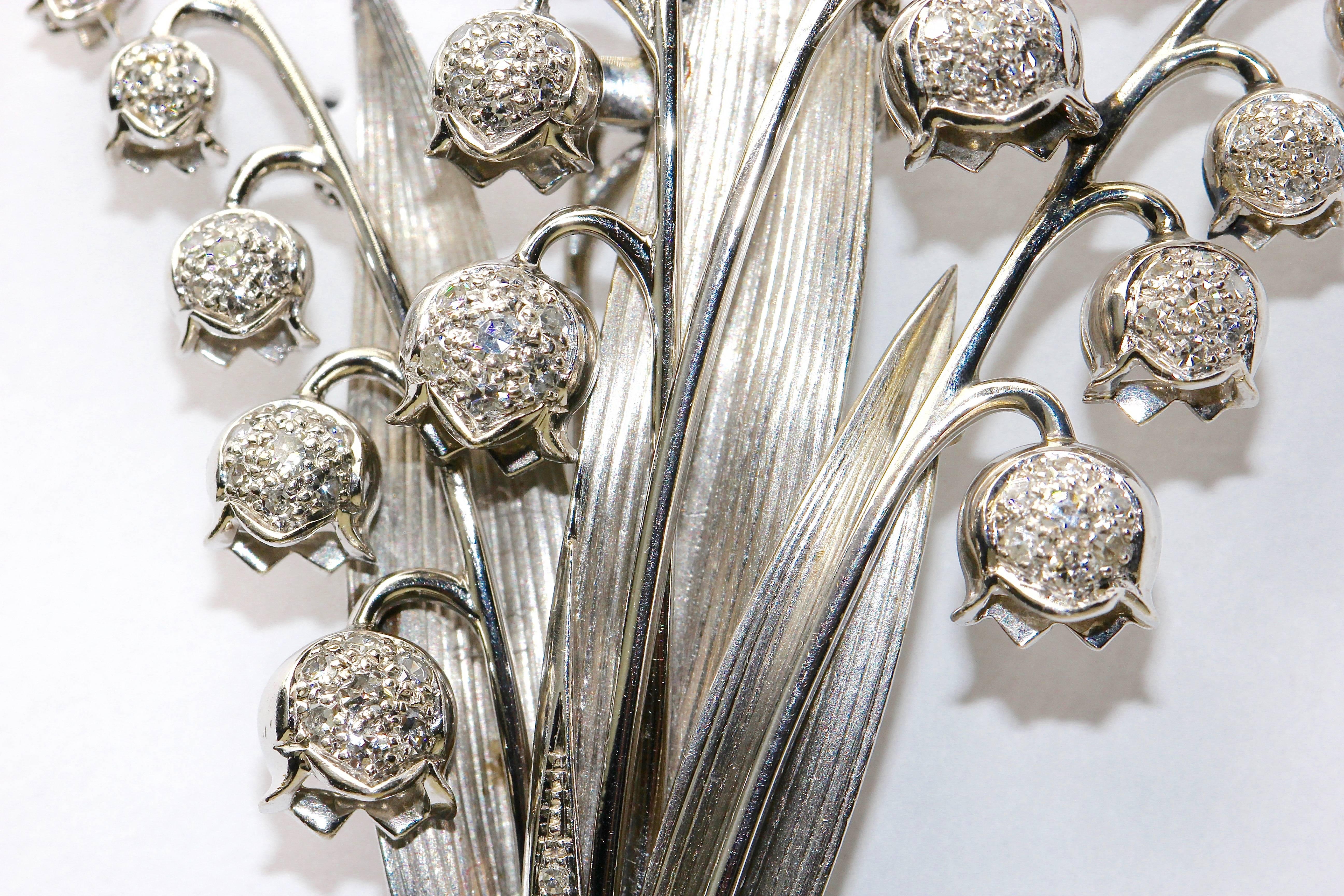 Round Cut 18 Karat White Gold Brooch with Diamonds, Floral Design