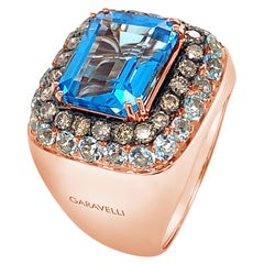 Ring aus 18 Karat Weißgold mit braunen Diamanten und blauem Topas