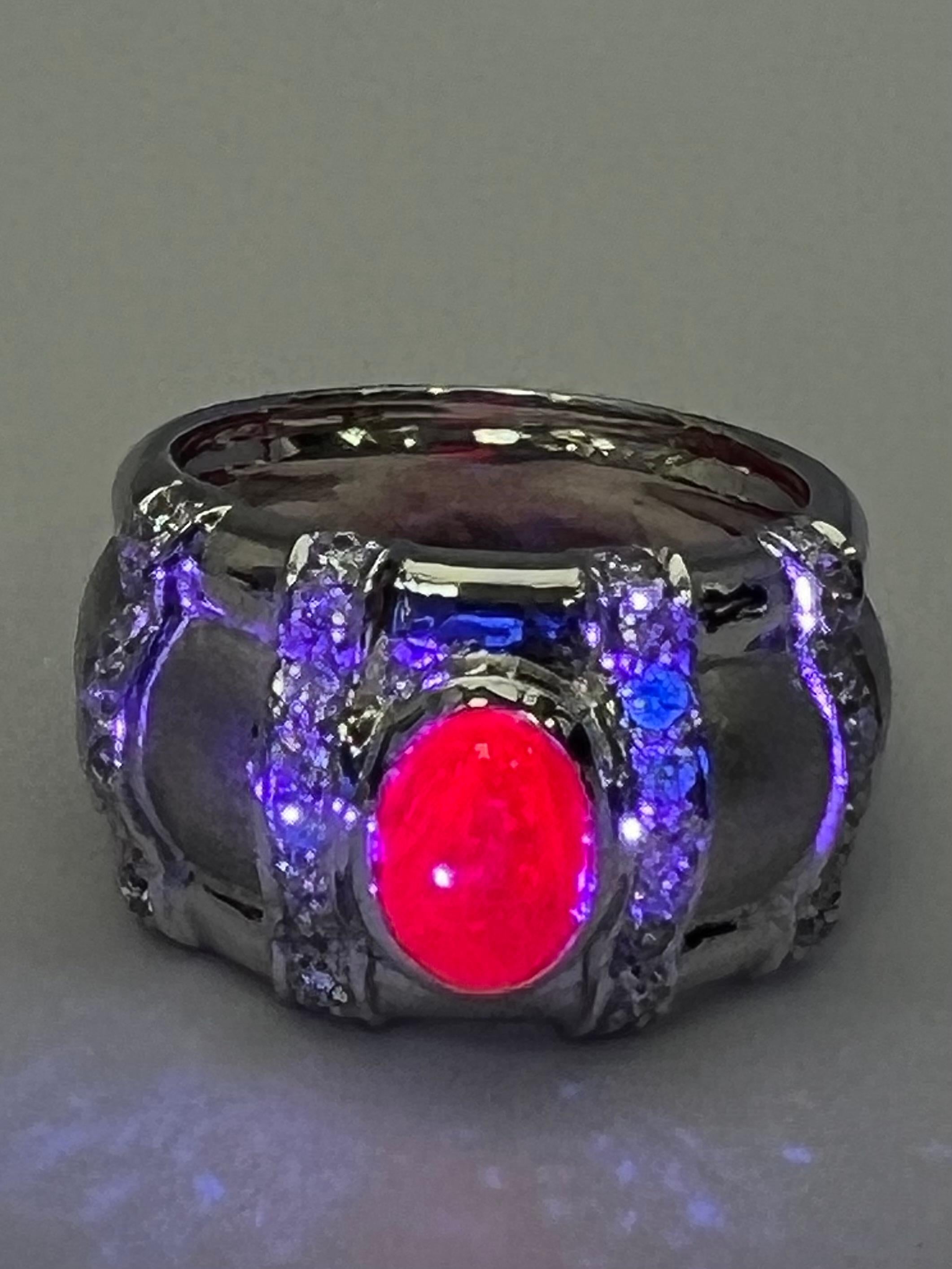 Contemporary 18 Karat White Gold Burma Ruby Cabochon 1.93 Carat & Diamond Cocktail Ring For Sale