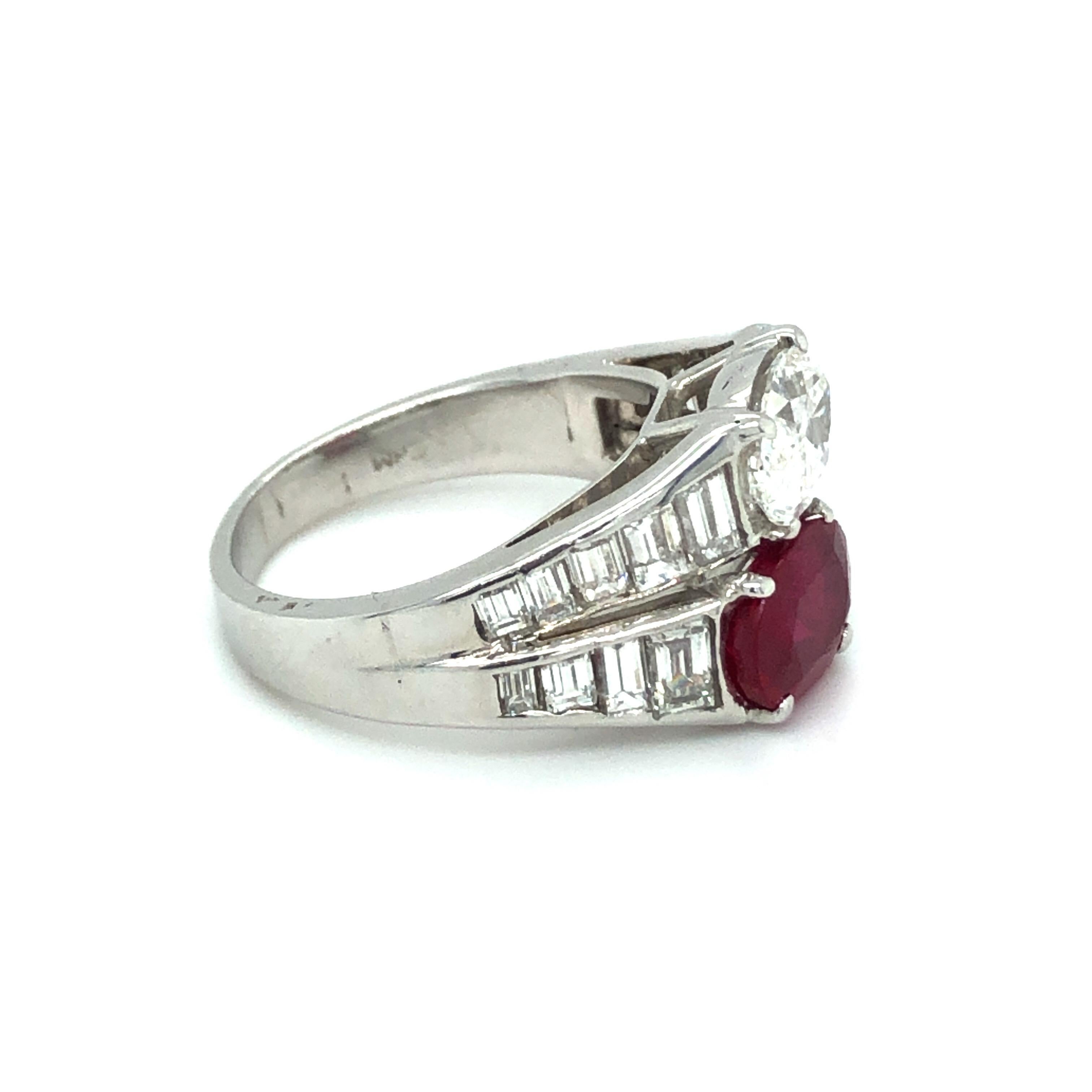 18 karat white gold Burma ruby and diamond Toi et Moi ring.
Elegant Toi et Moi ring in 18 karat white gold set with an oval unheated Burmese ruby of circa 2 carats and a lively oval diamond of 1.27 carats. The split shank is set with 18 baguette