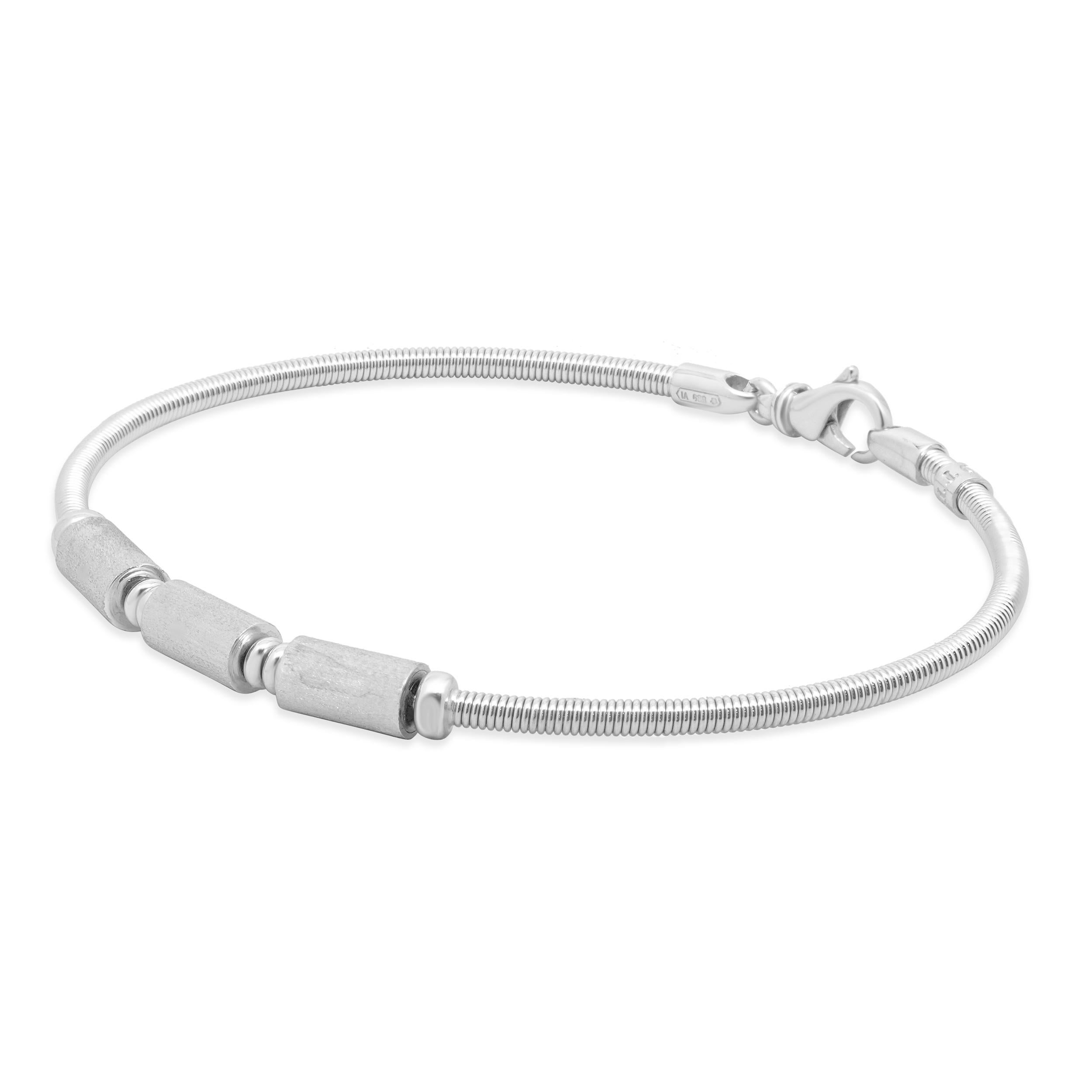 Designer: personalizzato
Materiale: oro bianco 18 carati
Peso: 14,60 grammi
