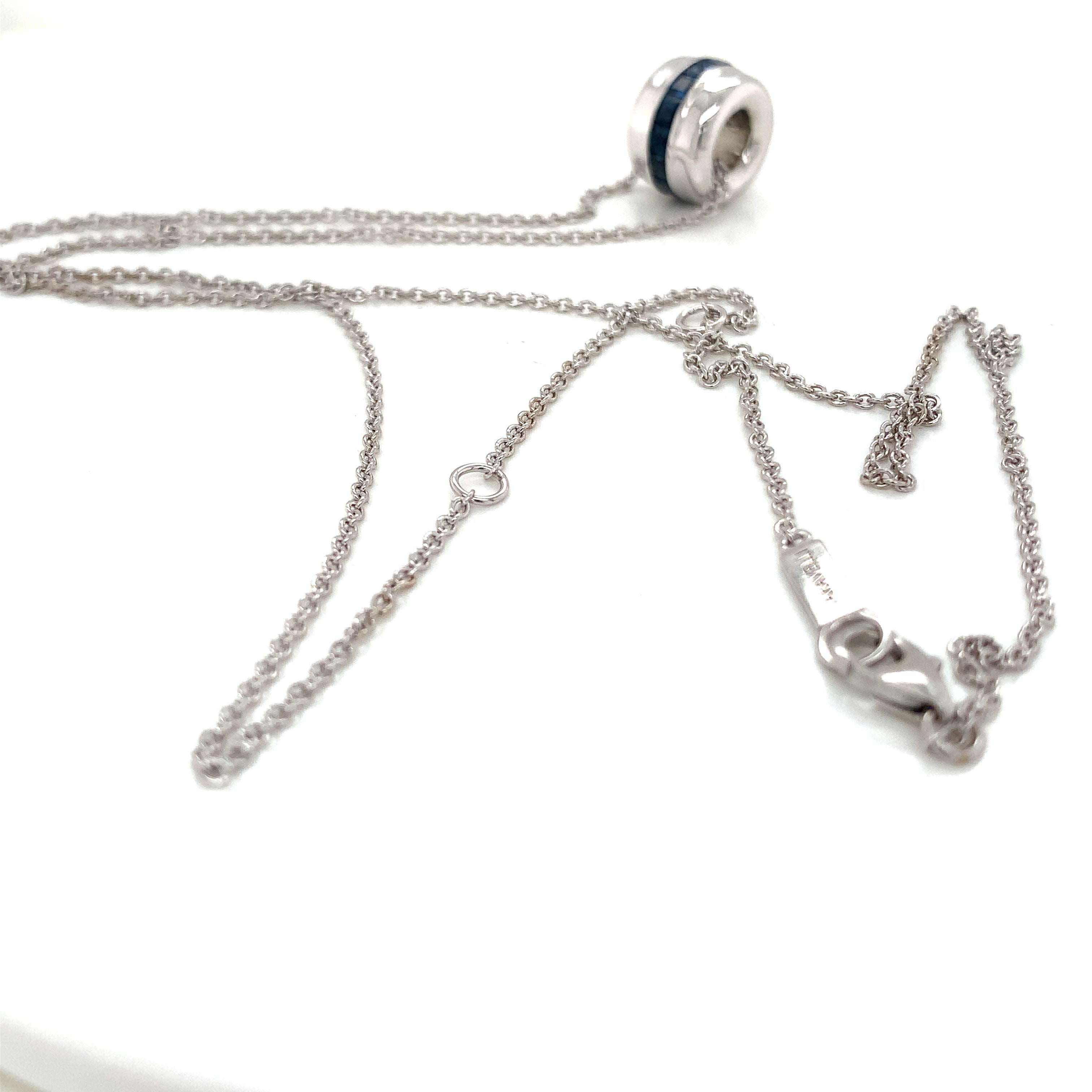 18 Karat White Gold Carre Blue Sapphires Garavelli Necklace For Sale 1