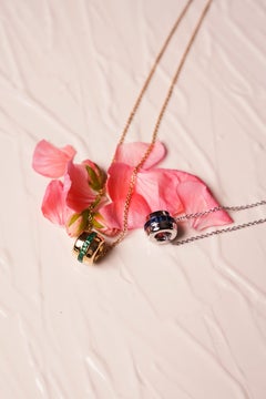 18 Karat White Gold Carre Blue Sapphires Garavelli Pendant with Chain