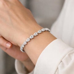 18 Karat White Gold Certified 10.38 Carat SI/H Pear Cut Diamond Tennis Bracelet