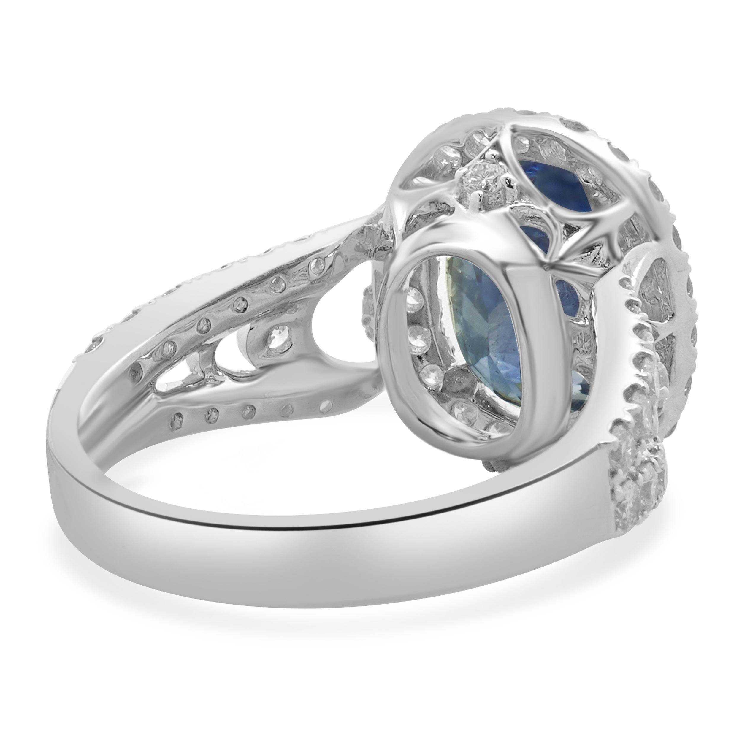 18 Karat White Gold Ceylon Sapphire and Diamond Ring In Excellent Condition For Sale In Scottsdale, AZ