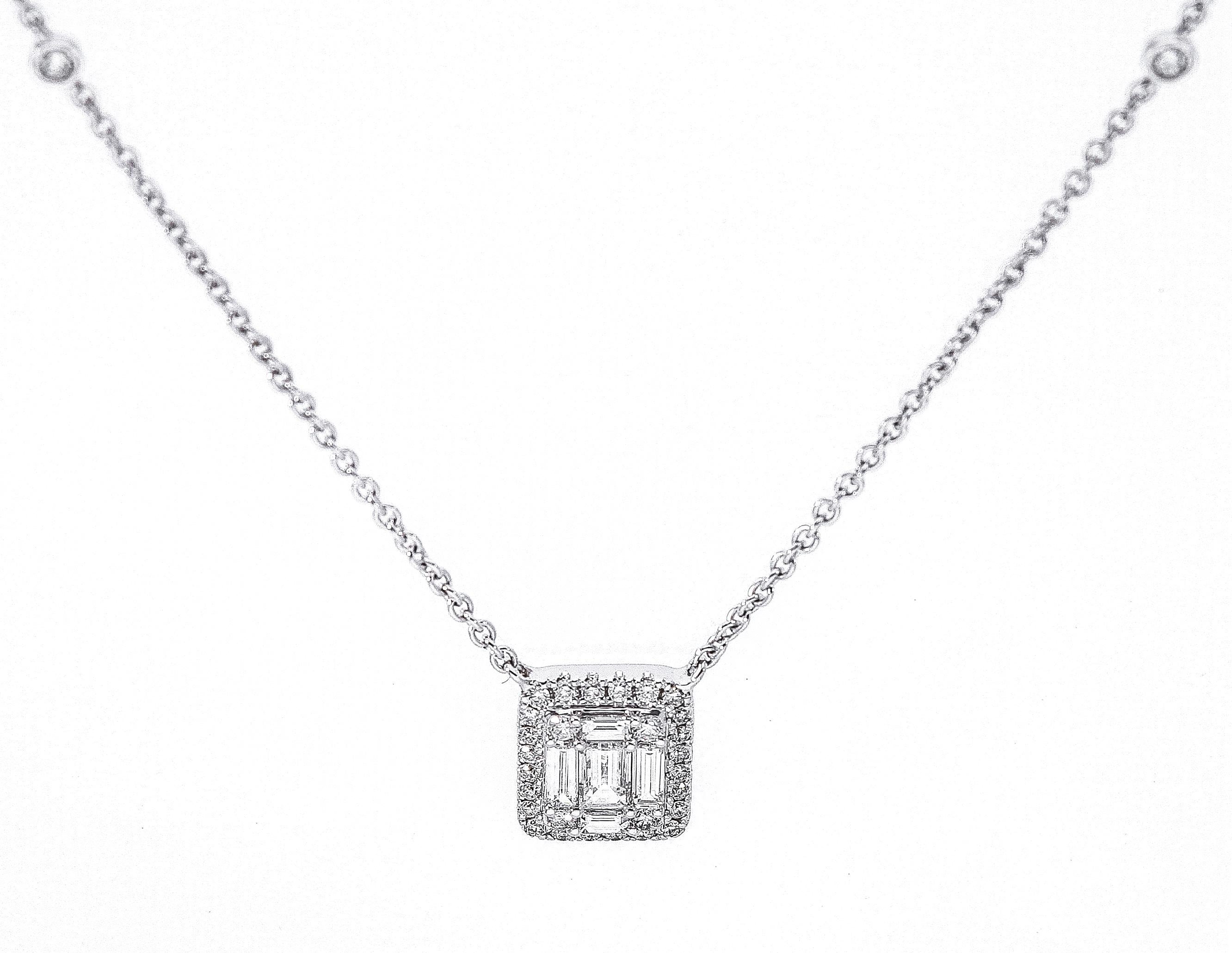 18 Karat White Gold Chain Necklace with Rectangular Diamonds Pendant In New Condition For Sale In Rome, IT