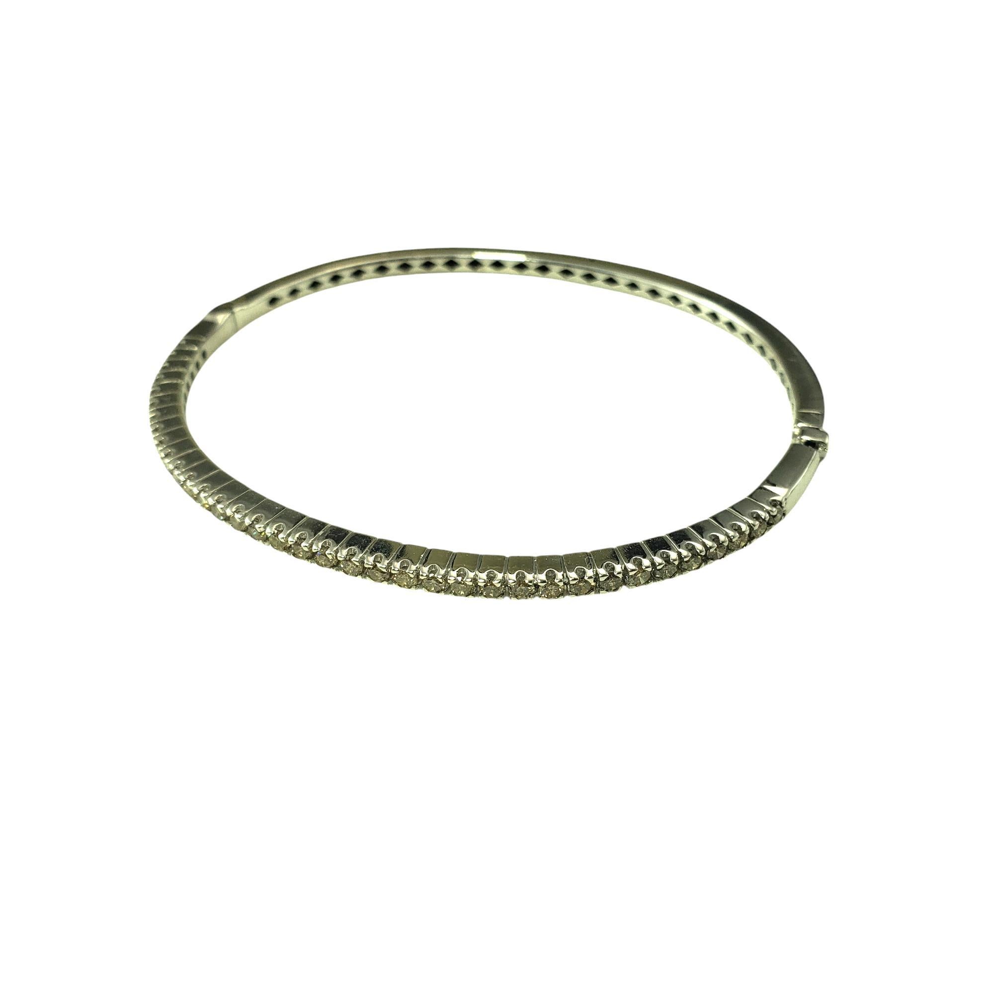 Pulsera de oro blanco de 18 quilates con diamantes y champán #20789 Corte brillante en venta
