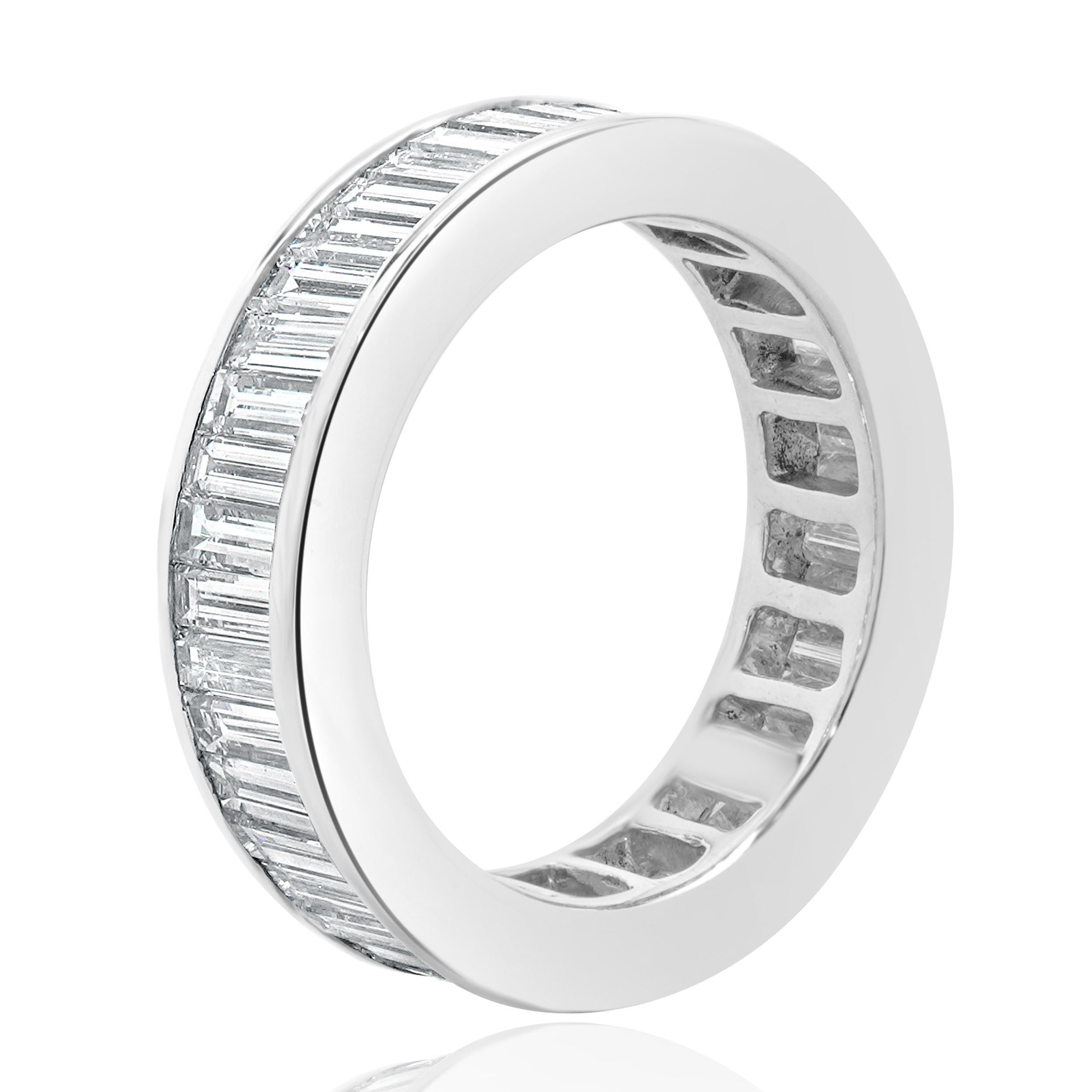 18 Karat White Gold Channel Set Baguette Cut Diamond Eternity Band In Excellent Condition For Sale In Scottsdale, AZ