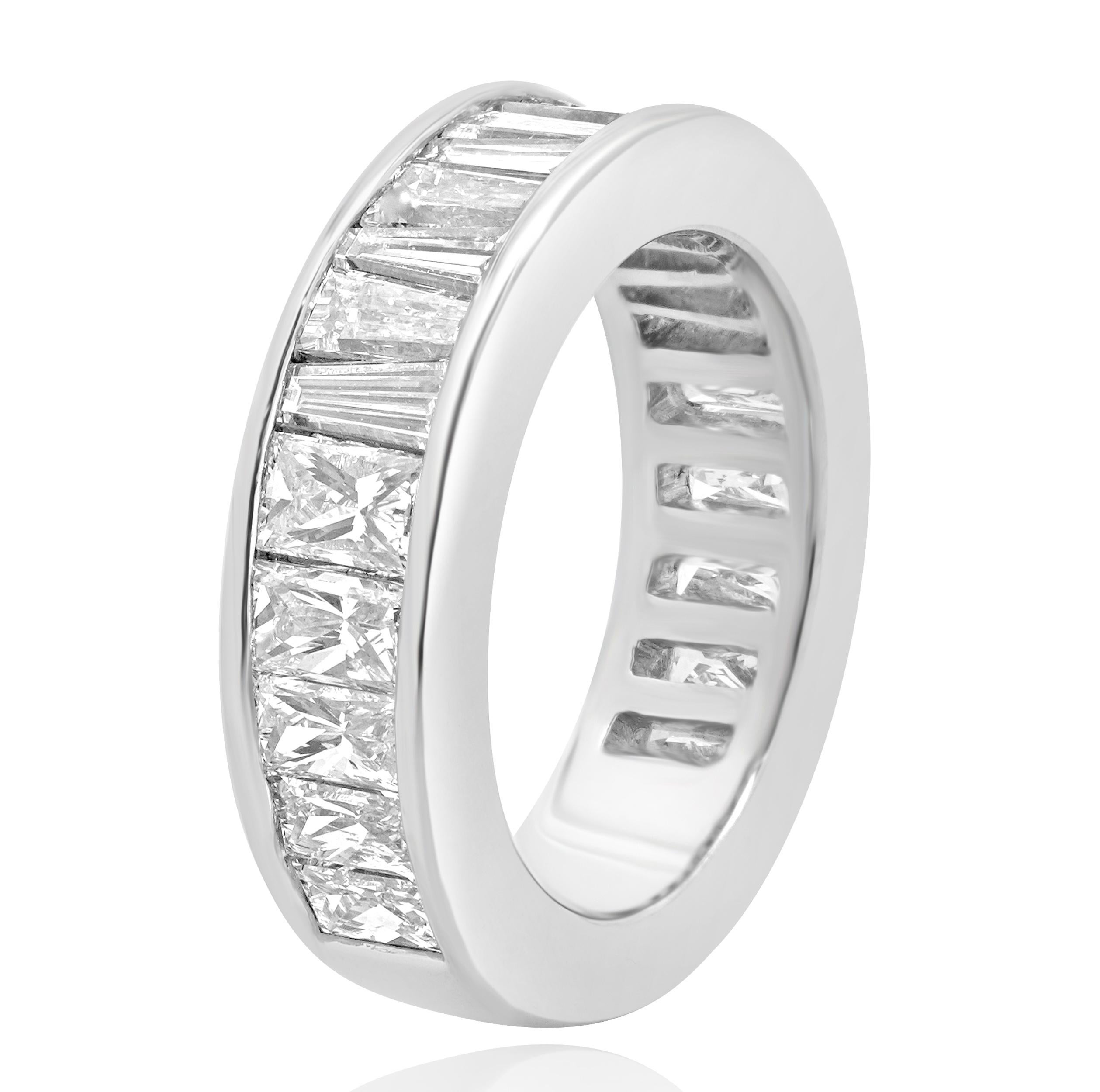 Designer: personalizzato
Materiale: oro bianco 18 carati
Diamante: 22 tagli personalizzati = 4,00cttw
Colore: H. H. / J.
Chiarezza: SI1
Misura dell'anello: 6.25 (si prega di prevedere due giorni di spedizione in più per le richieste di misura)
Peso: