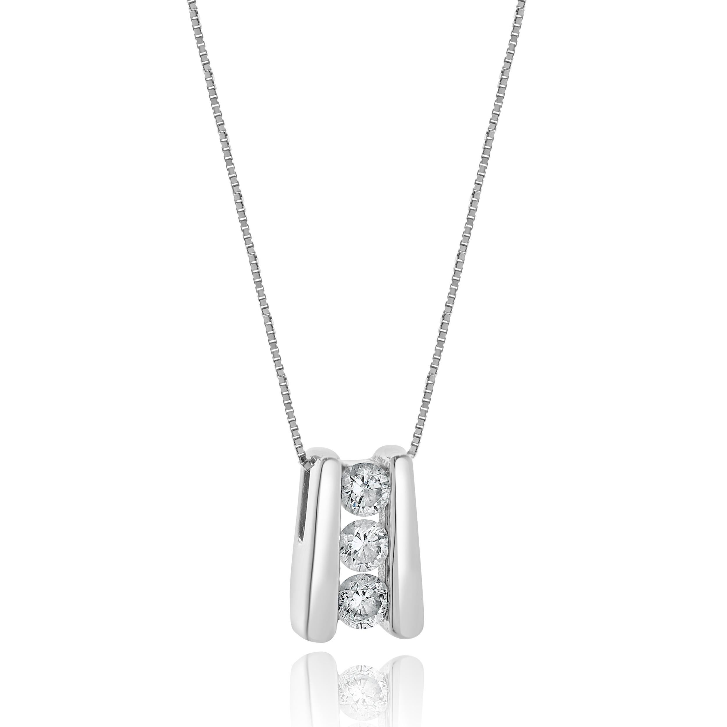 Designer: custom
Material: 18K white gold
Diamonds: 3 round brilliant cut = 0.50cttw
Color: E / F
Clarity: I1
IGI: 2224766011
Weight: 3.73 grams
