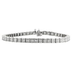 Bracciale da tennis con diamanti incastonati in oro bianco 18 carati
