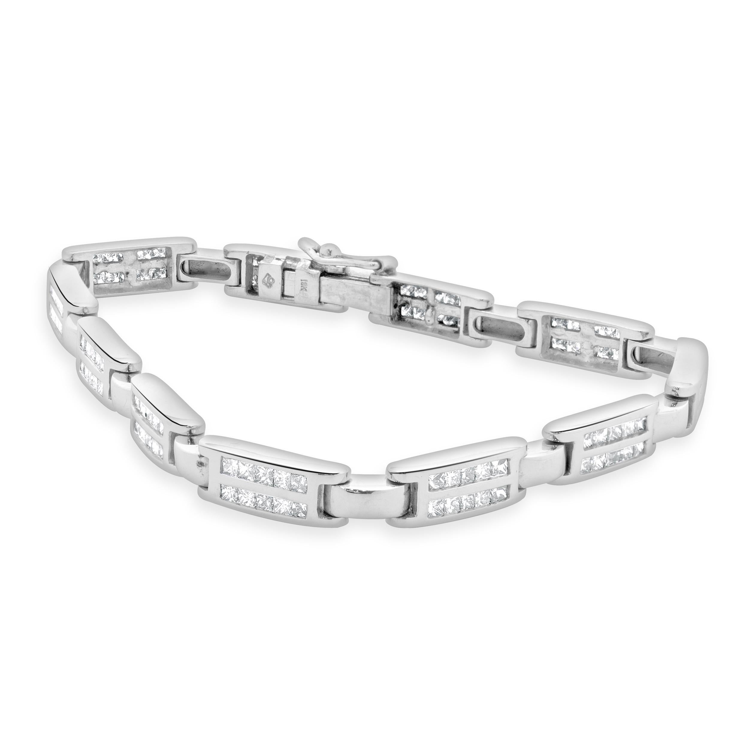 18 Karat Weißgold Inline-Armband mit Diamanten im Prinzessinnenschliff in Kanalfassung (Carréschliff) im Angebot