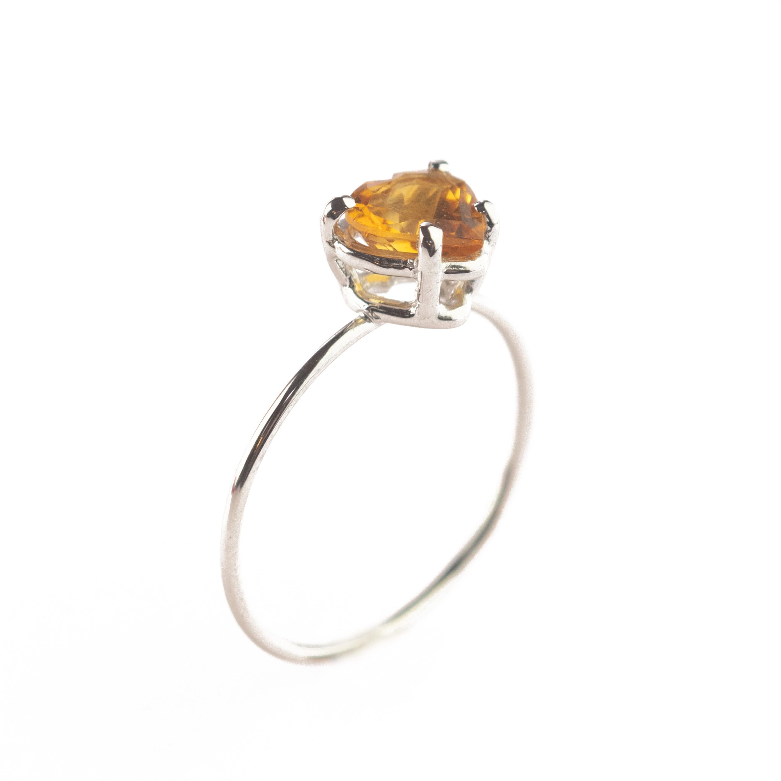 Romantique Bague cocktail italienne romantique en or blanc 18 carats, quartz et citrine en forme de cœur jaune en vente