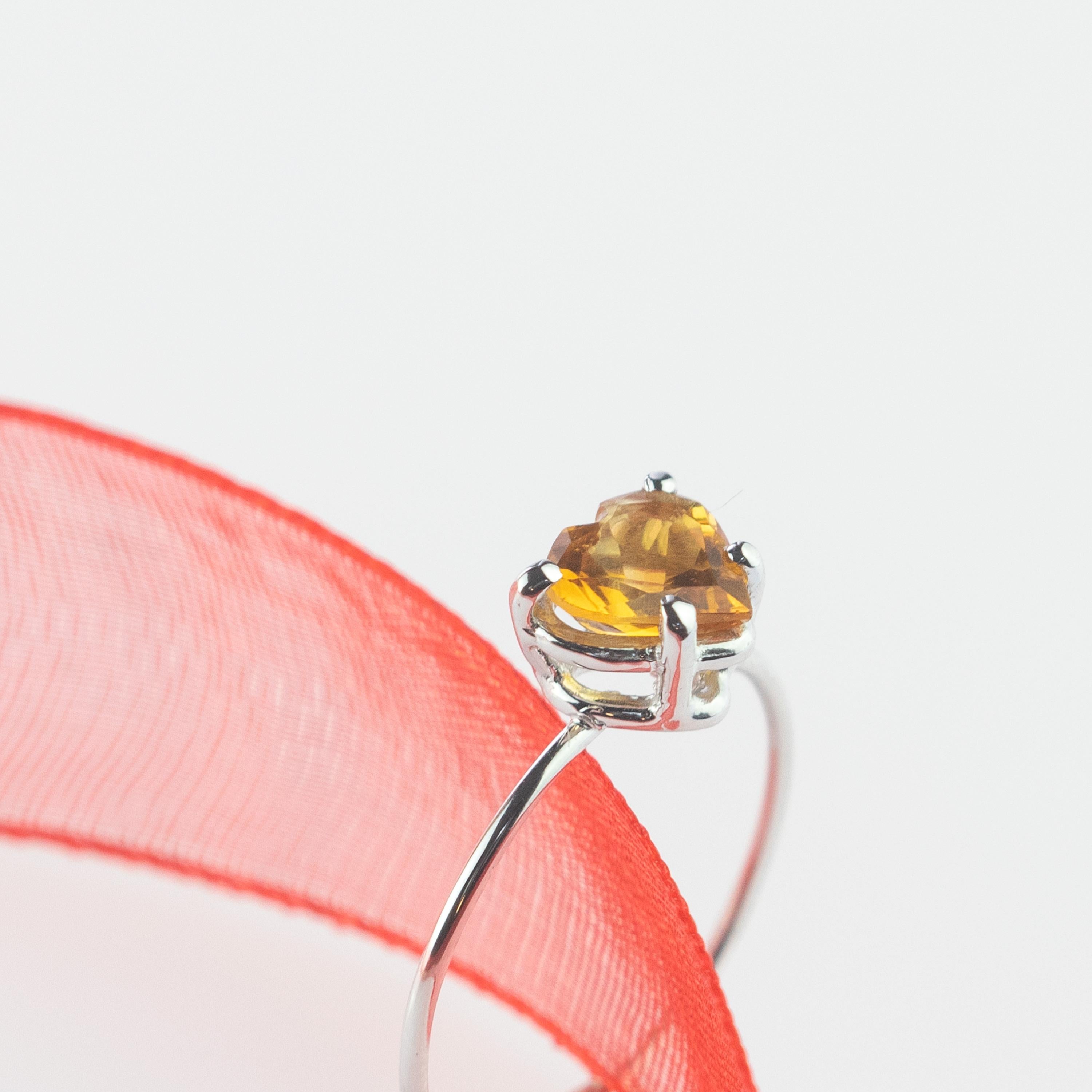 Women's 18 Karat White Gold Citrine Quartz Yellow Heart Cocktail Italian Romantic Ring For Sale