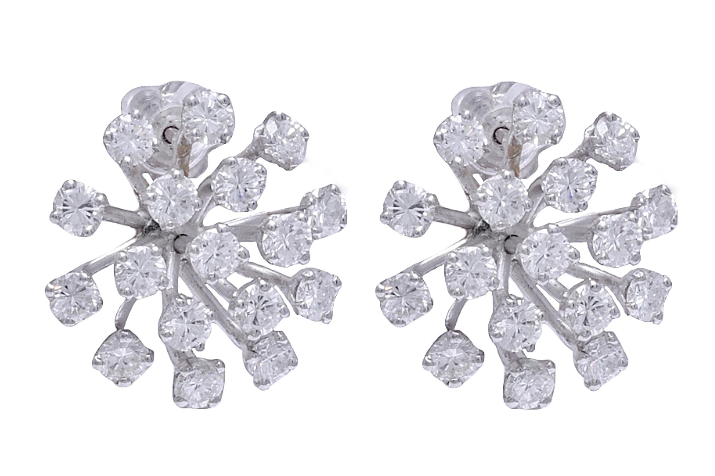 18 Karat White Gold Clip-On Earrings with 34 Brilliant Cut Diamonds Top Quality In New Condition For Sale In Antwerp, BE