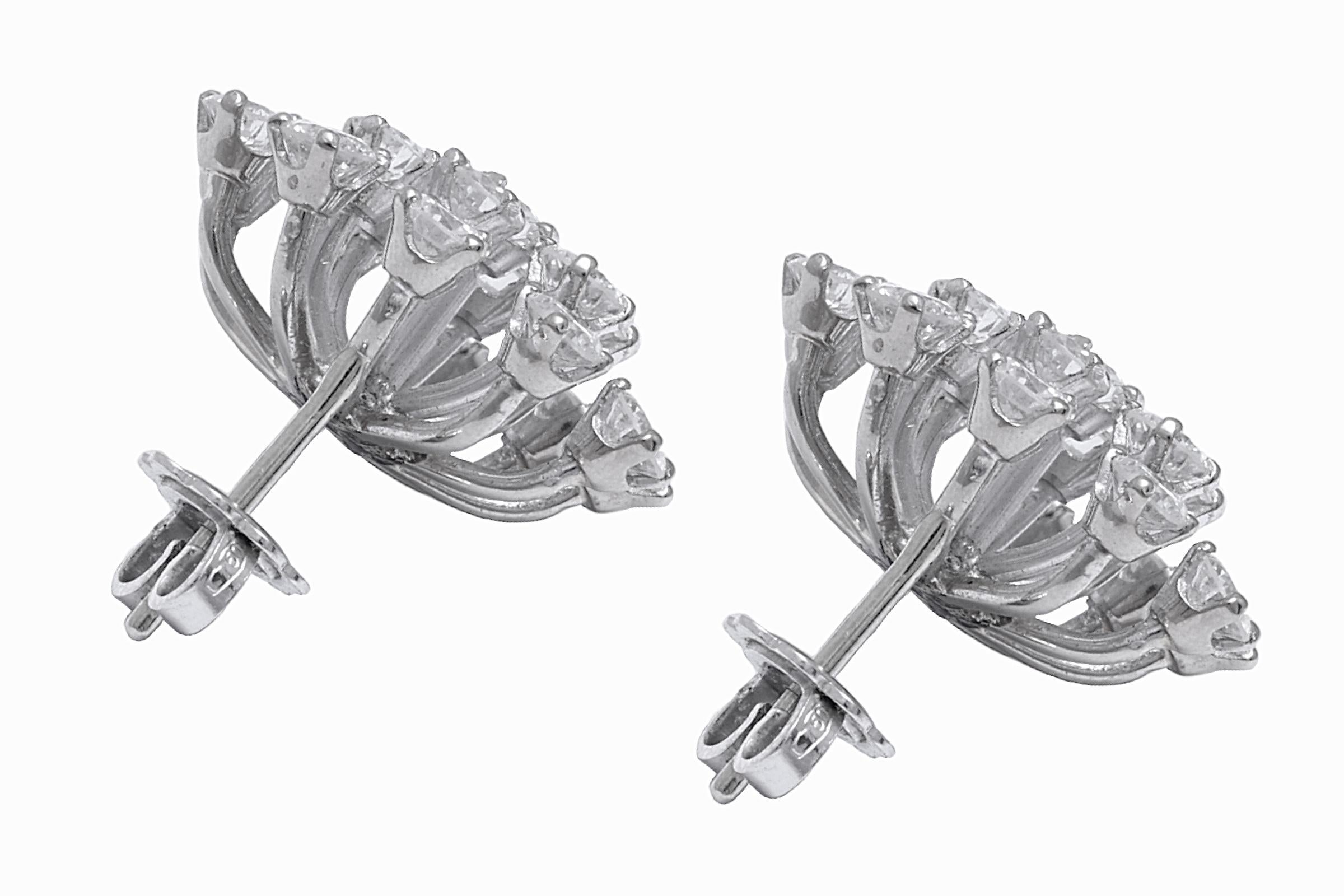 18 Karat White Gold Clip-On Earrings with 34 Brilliant Cut Diamonds Top Quality For Sale 1