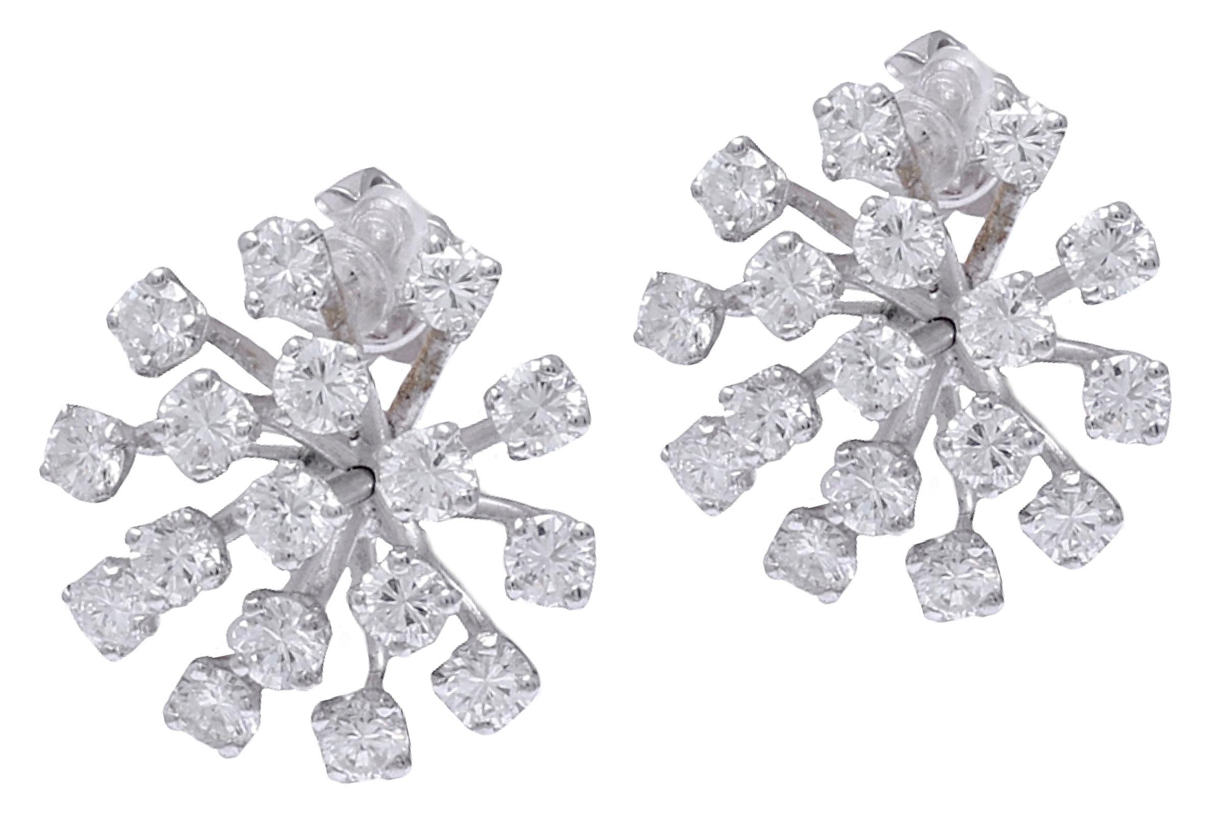 18 Karat White Gold Clip-On Earrings with 34 Brilliant Cut Diamonds Top Quality For Sale 2