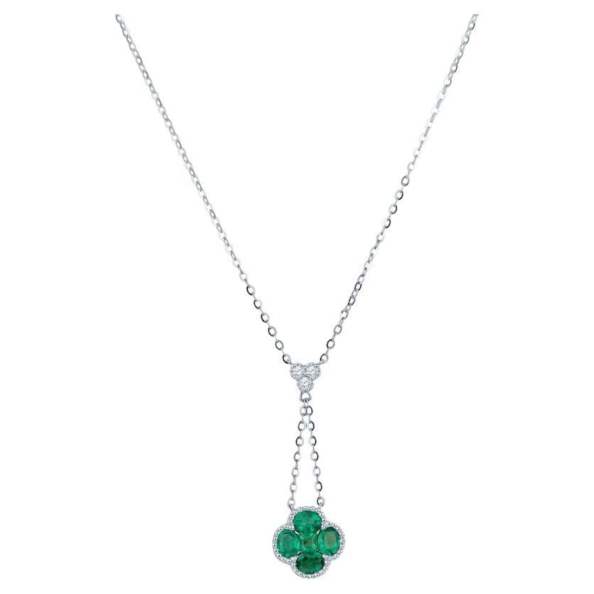 18 Karat White Gold Clover Shaped Natural Emerald and Diamond Drop Necklace For Sale