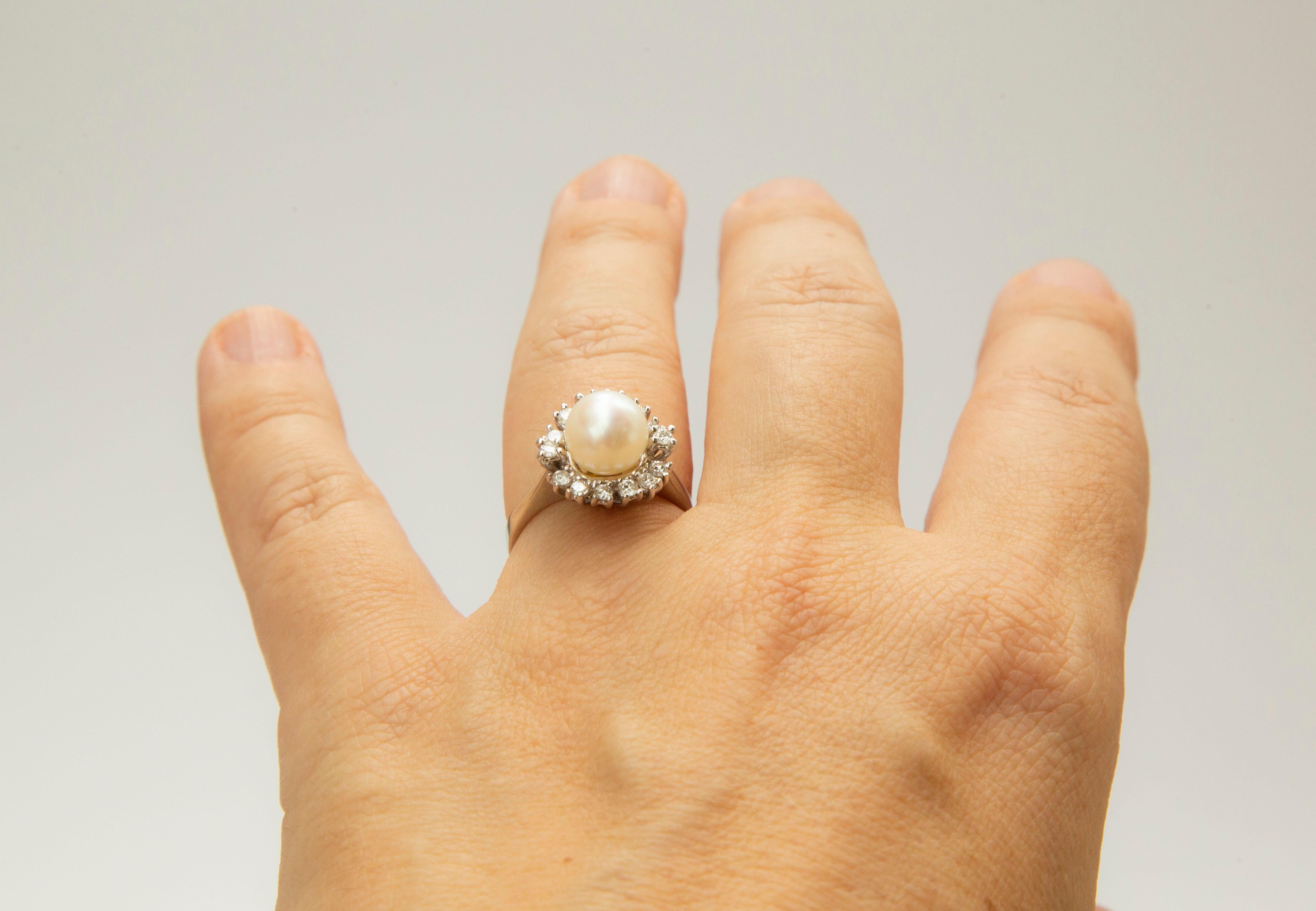 18 Karat White Gold Cluster / Entourage Ring with Natural Pearl and Diamonds For Sale 5