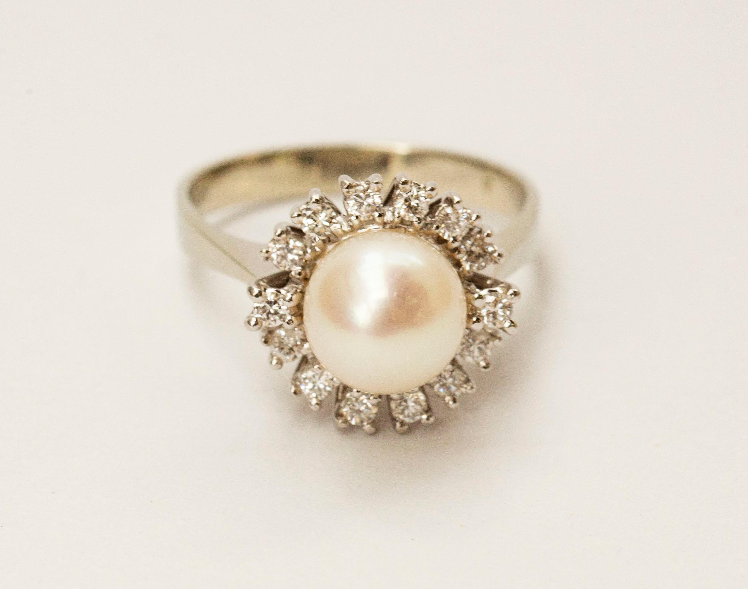 Women's or Men's 18 Karat White Gold Cluster / Entourage Ring with Natural Pearl and Diamonds For Sale