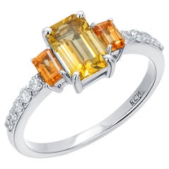Bague cocktail en or blanc 18 carats, saphirs jaunes de Ceylan et diamants