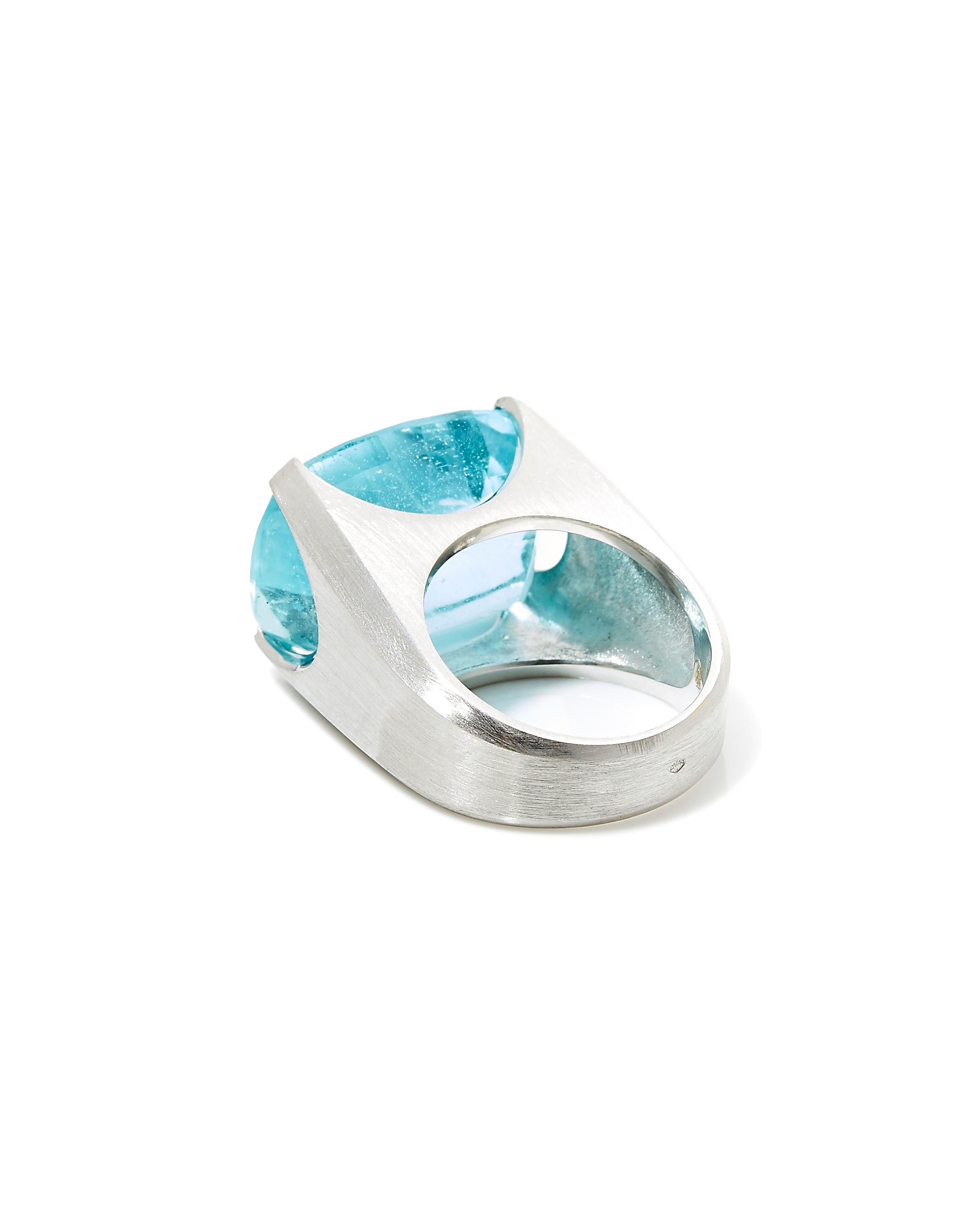 18 Karat White Gold Cocktail Ring with 22.45 Carat Aquamarine, On Made To Order In New Condition For Sale In Paris, FR