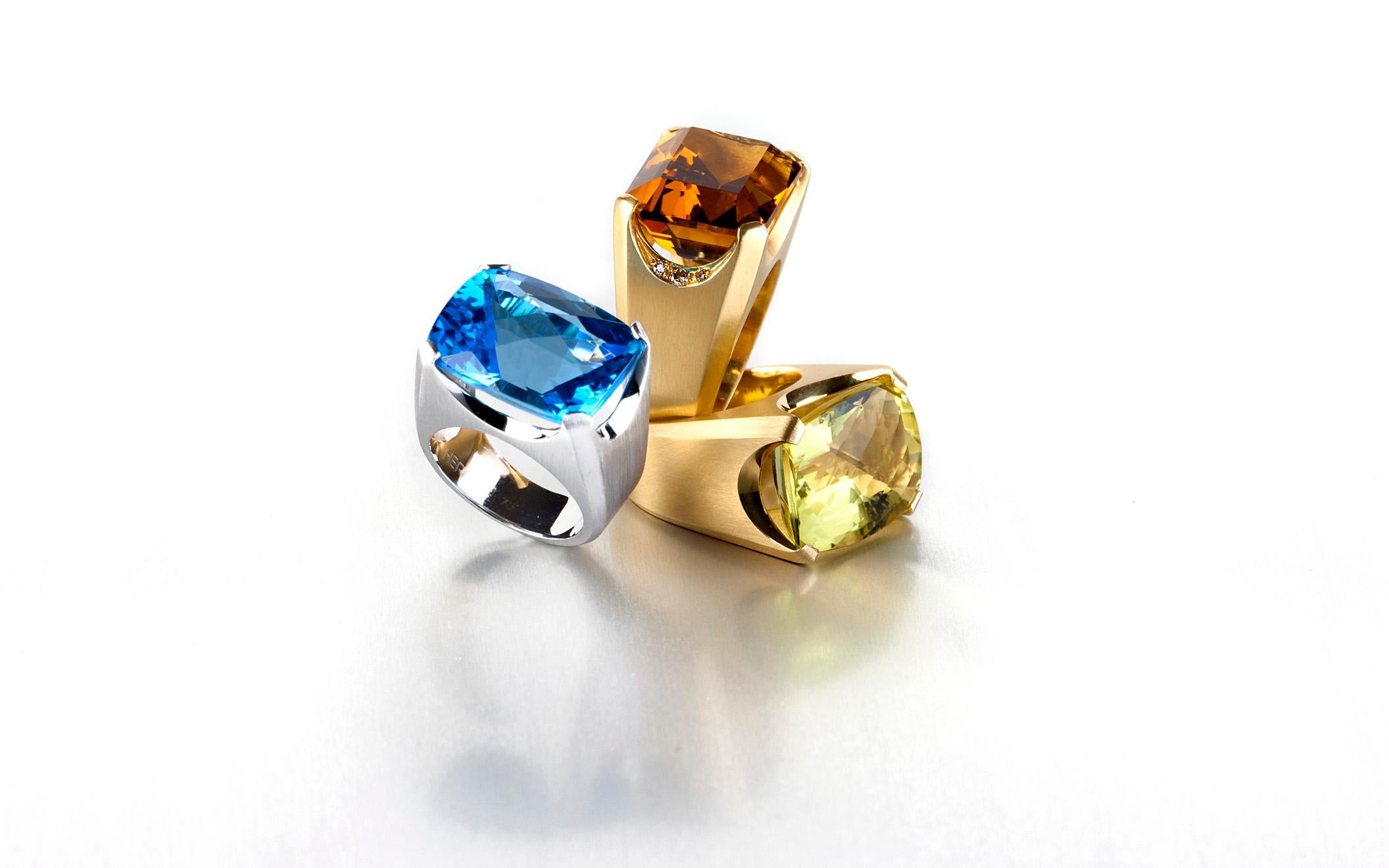Women's or Men's 18 Karat White Gold Cocktail Ring with 22.45 Carat Aquamarine, On Made To Order For Sale