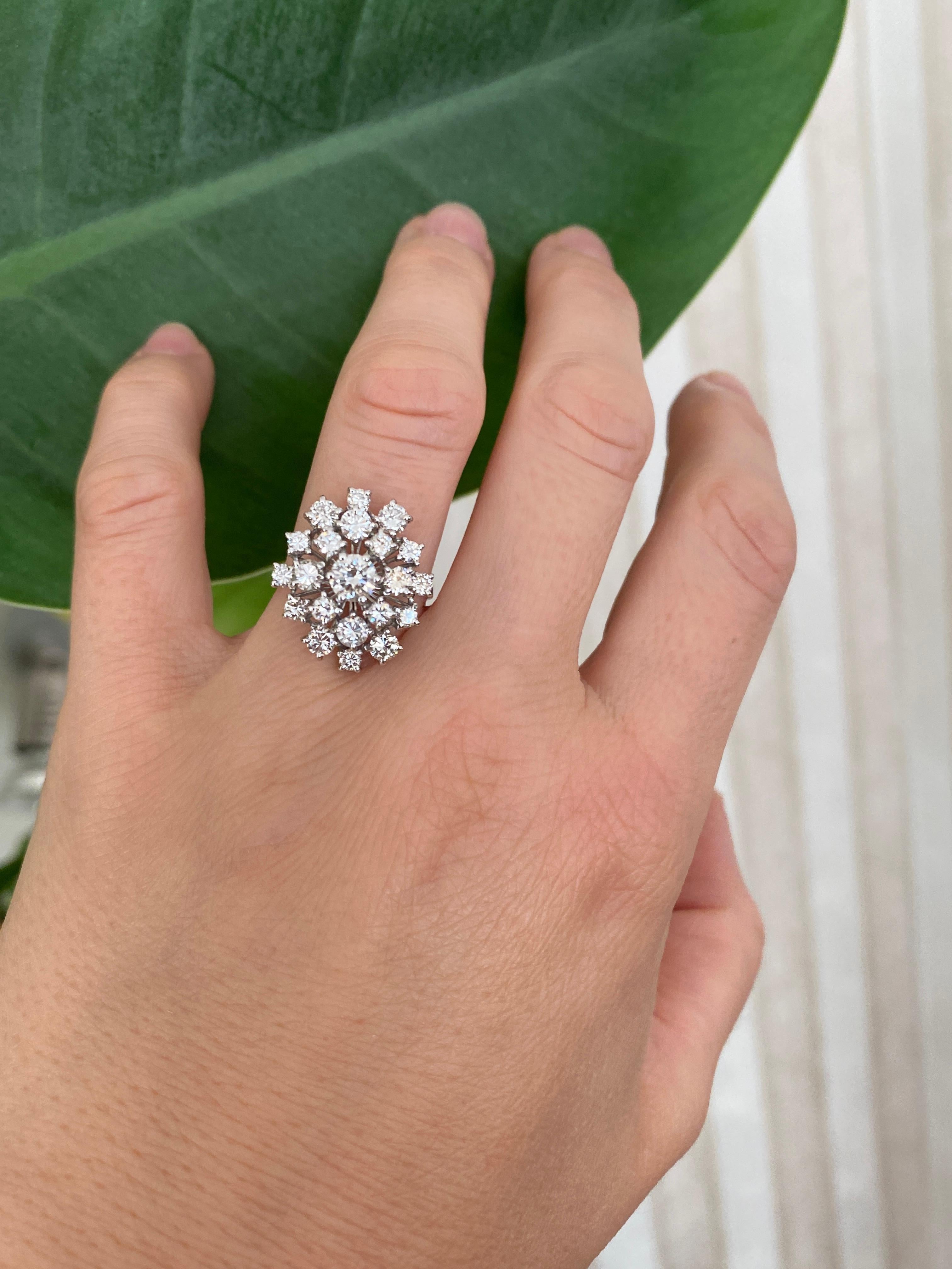18 Karat White Gold Cluster Ring with 3.48 ct Diamonds 6