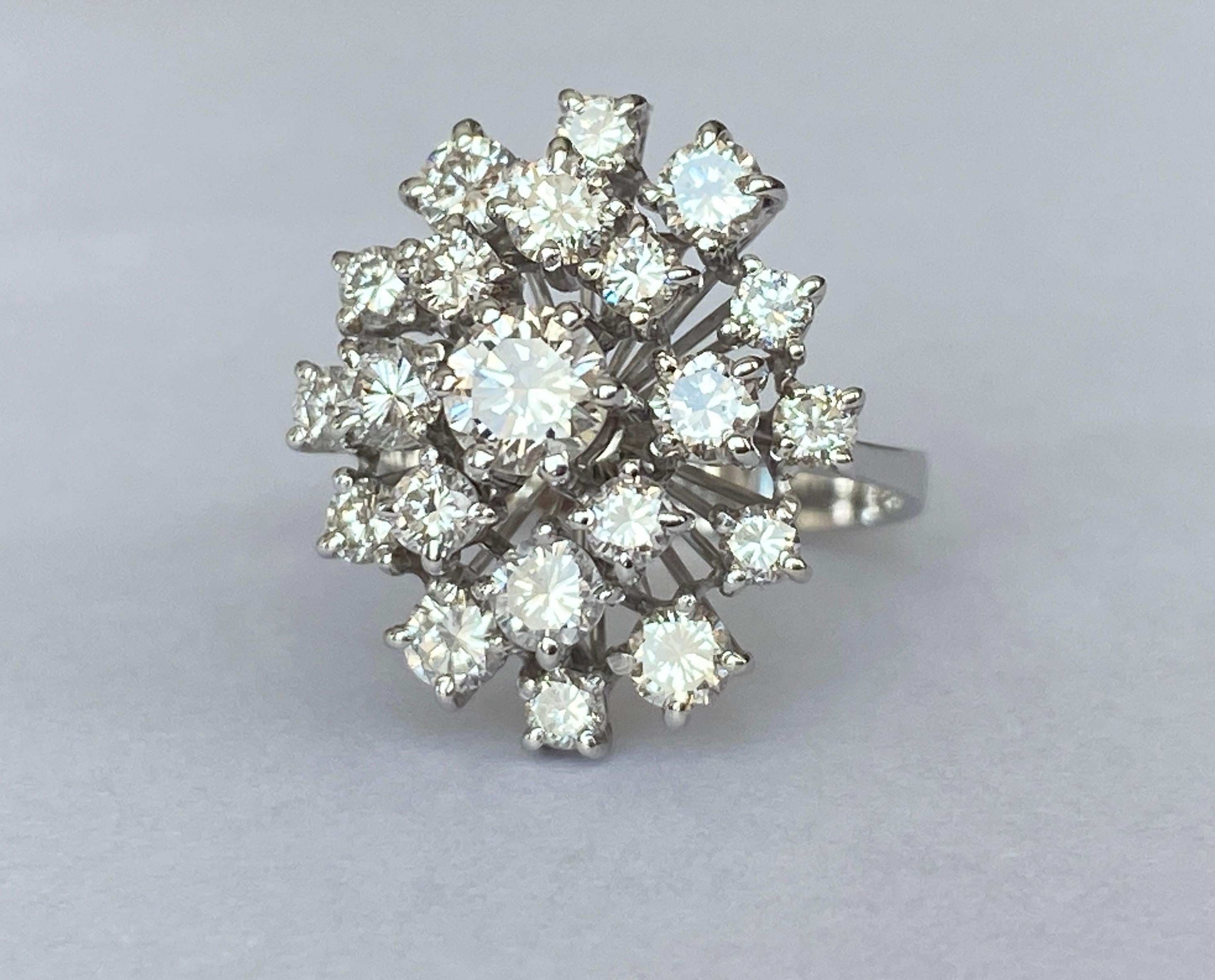 18 Karat White Gold Cluster Ring with 3.48 ct Diamonds 1