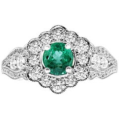 18 Karat White Gold Colombian Emerald and Diamonds Flower Vintage Style Ring