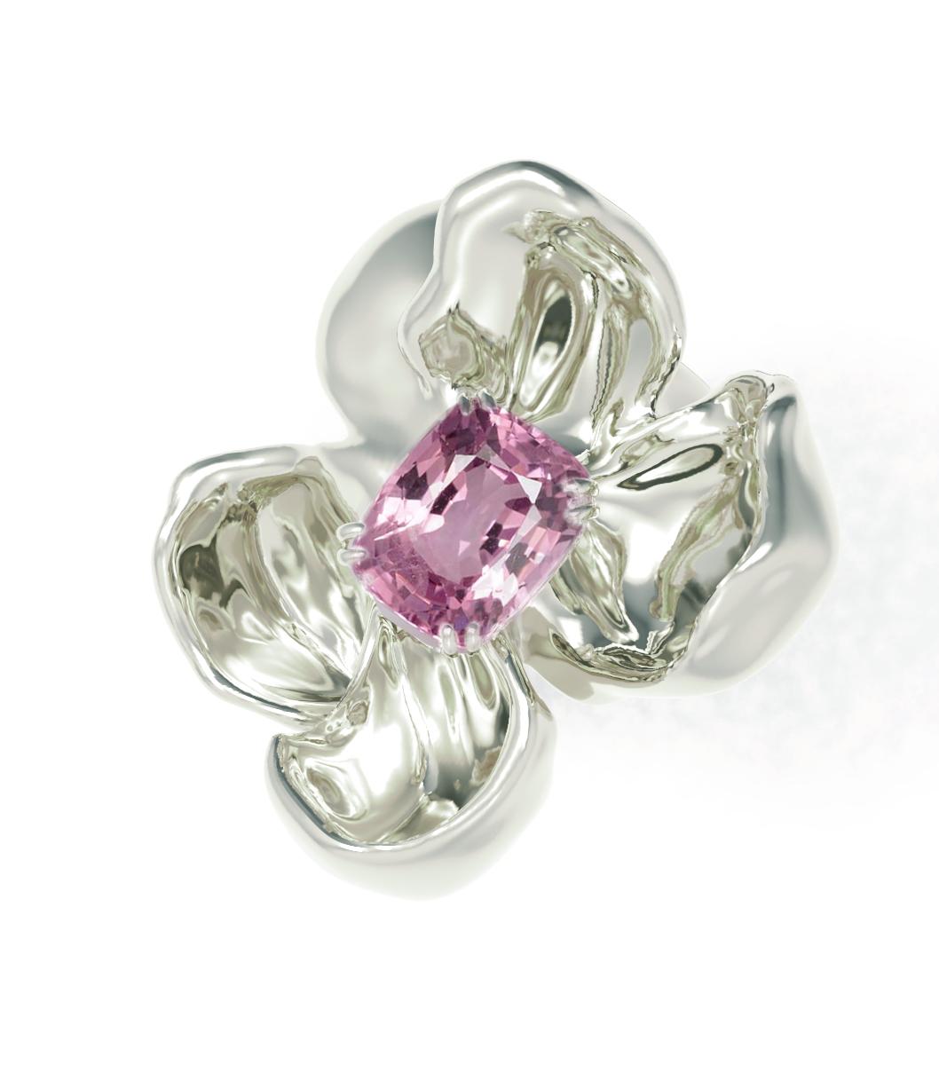 18 Karat White Gold Contemporary Cocktail Ring with Berry Spinel by Artist In New Condition For Sale In Berlin, DE