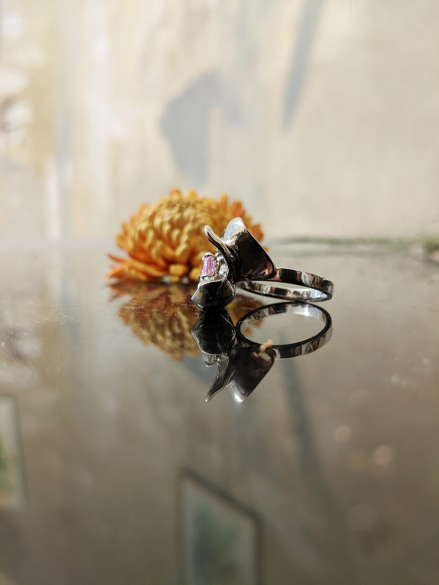 18 Karat White Gold Contemporary Cocktail Ring with Berry Spinel by Artist For Sale 4