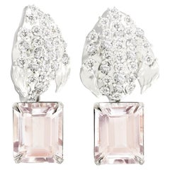 Boucles d'oreilles pendantes contemporaines en or blanc avec Morganites et Diamants