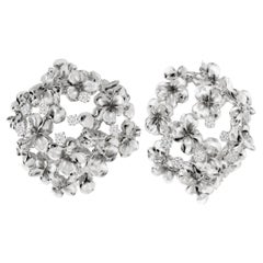 18 Karat White Gold Contemporary Hortensia Clip-On Earrings with 14 Diamonds