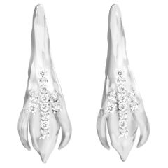 Clips d'oreilles contemporains en or blanc 18 carats avec pétales de pivoine et 24 diamants