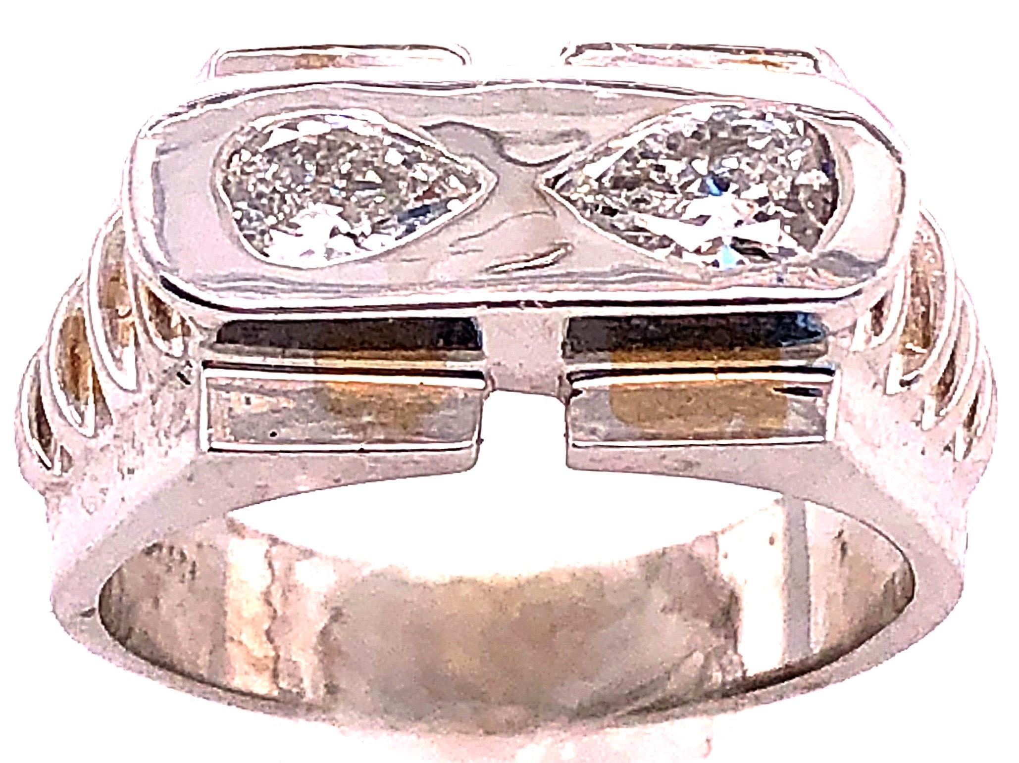 18 Karat White Gold Contemporary Ring with Diamonds For Sale 4