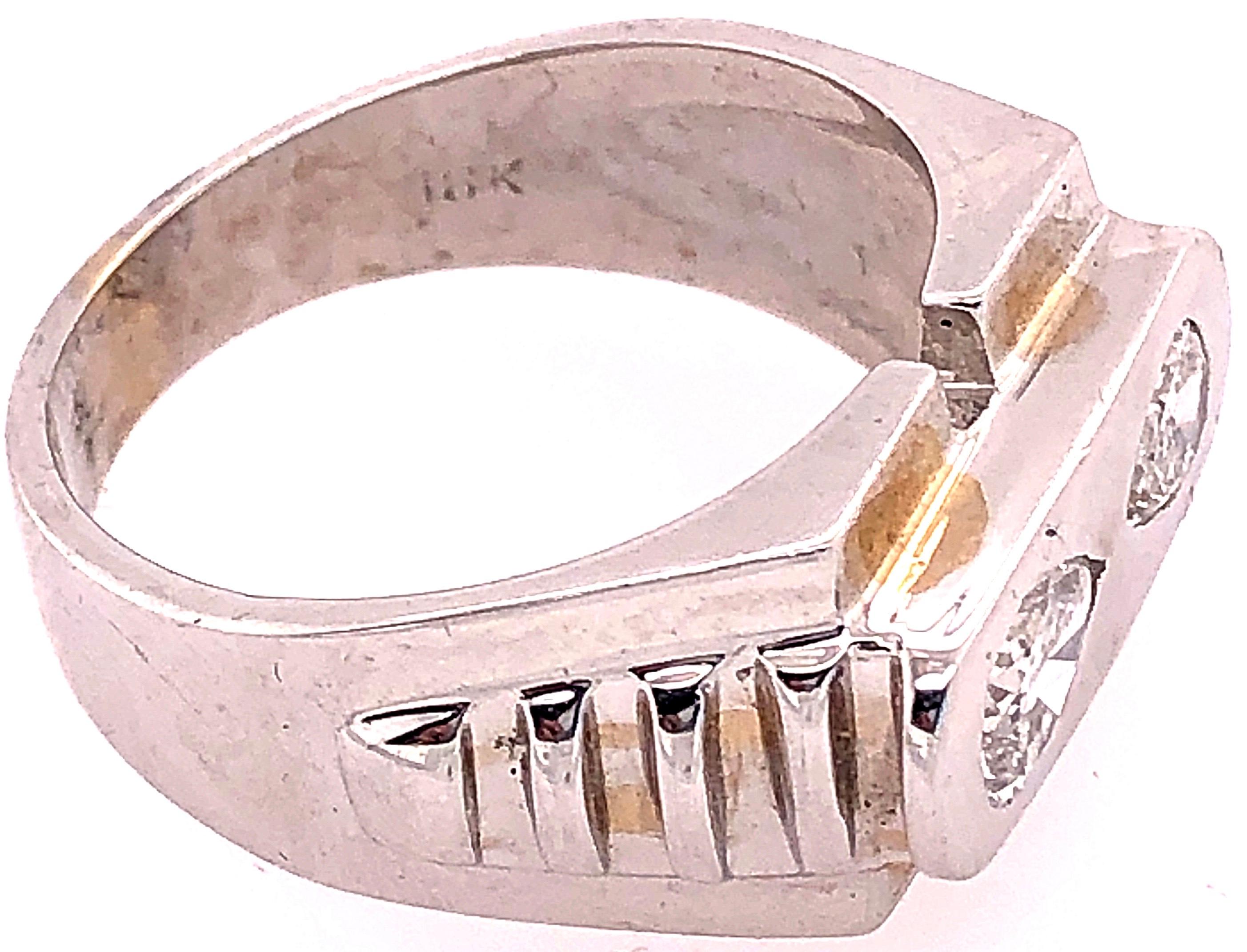18 Karat White Gold Contemporary Ring with Diamonds For Sale 3
