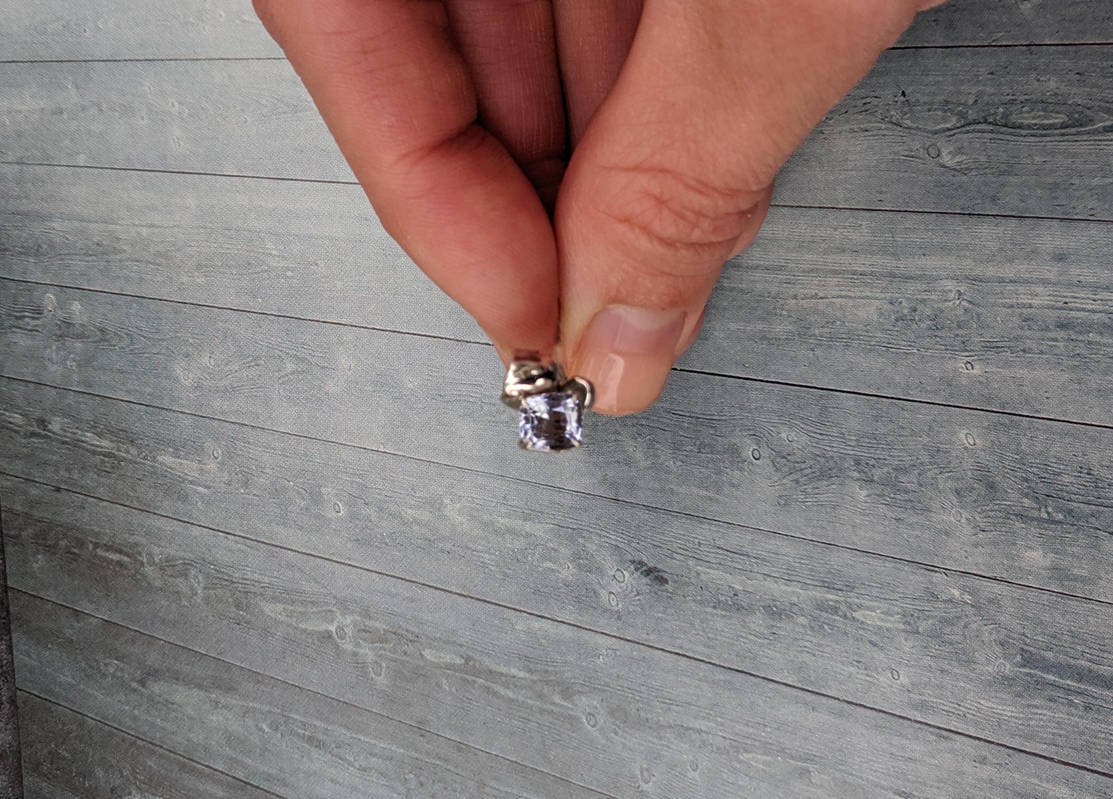 18 Karat White Gold Contemporary Stud Earrings with Cushion Purple Spinels 4