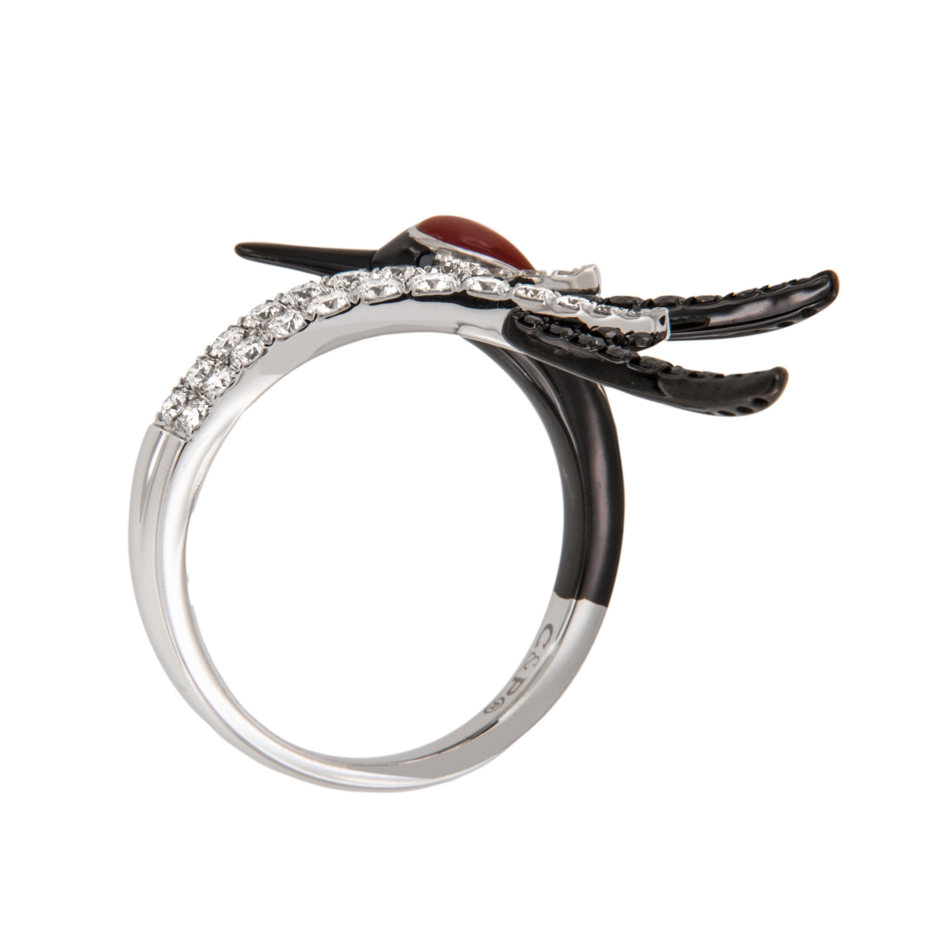 Contemporaneo 18 Karat White Gold Crane Ring with Coral, Black Diamonds and White Diamonds in vendita