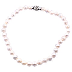 18 Karat White Gold Cultured Freshwater Pearl Necklace with Diamond Clasp