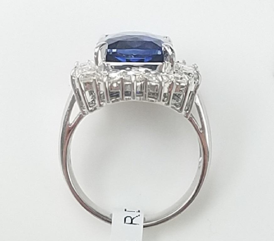 18 Karat White Gold Cushion Cut 7.17 Carat Blue Sapphire and Diamond Ring #17475 In New Condition In Great Neck, NY