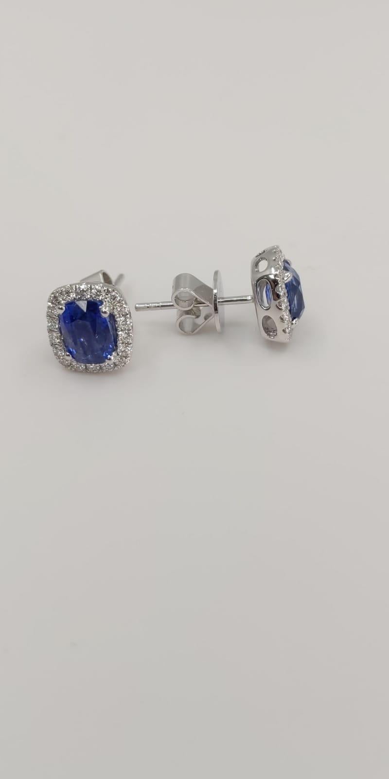 18 Karat White Gold Cushion Cut Blue Sapphire and Diamond Stud Earrings
2.38 Carats of Blue Sapphires
0.30 Carats of Natural Diamonds
Cushion Cut
18 Karat White Gold