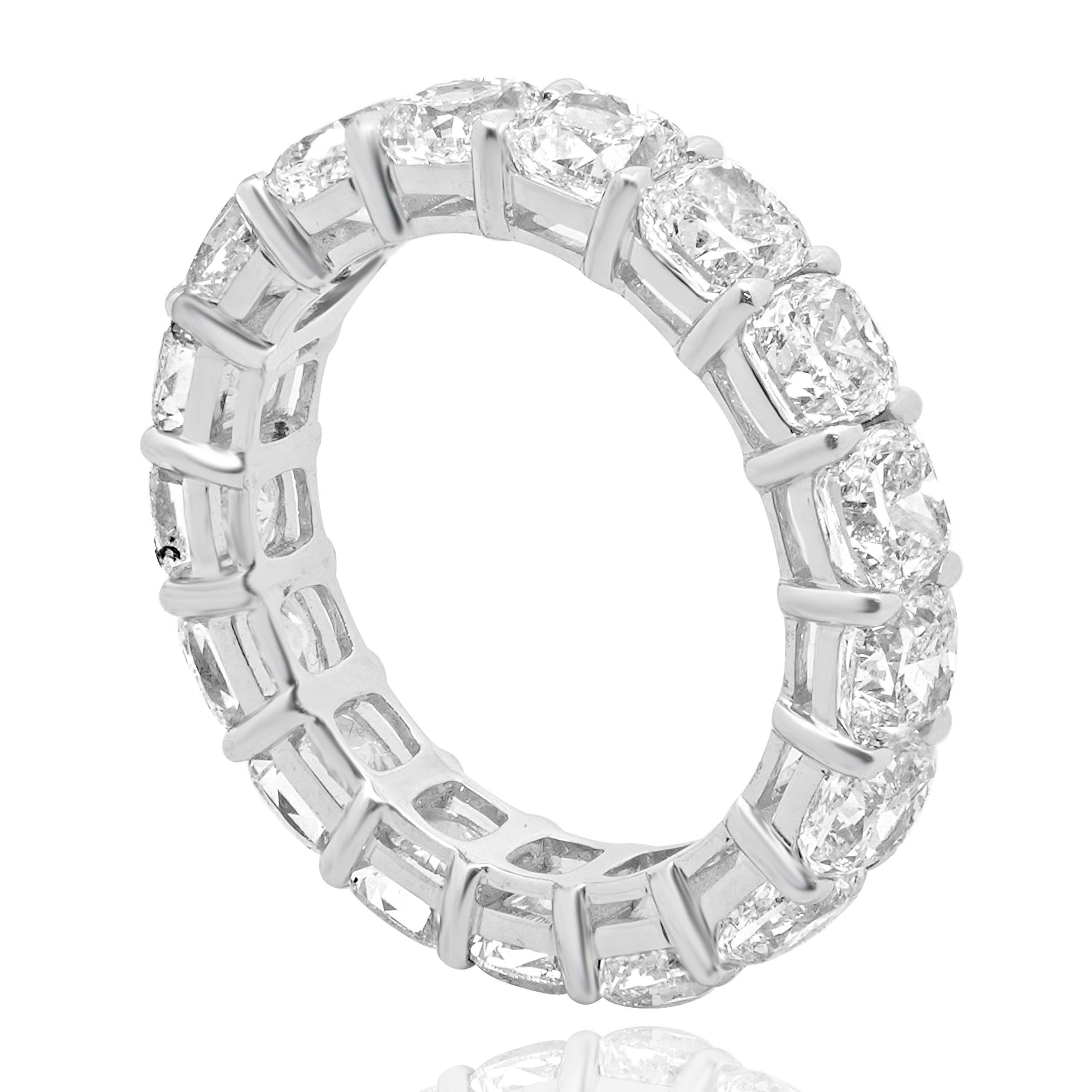 Fascia per l'eternità con diamante taglio cuscino in oro bianco 18 carati In condizioni ottime in vendita a Scottsdale, AZ