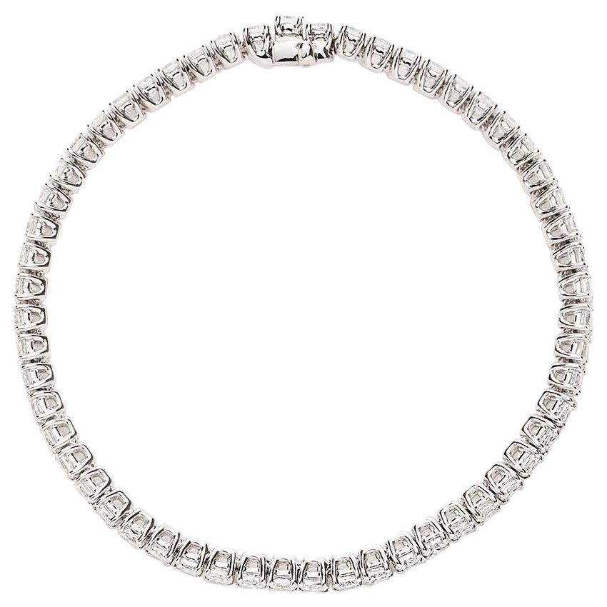 18 Karat White Gold Cushion Diamond Bracelet For Sale