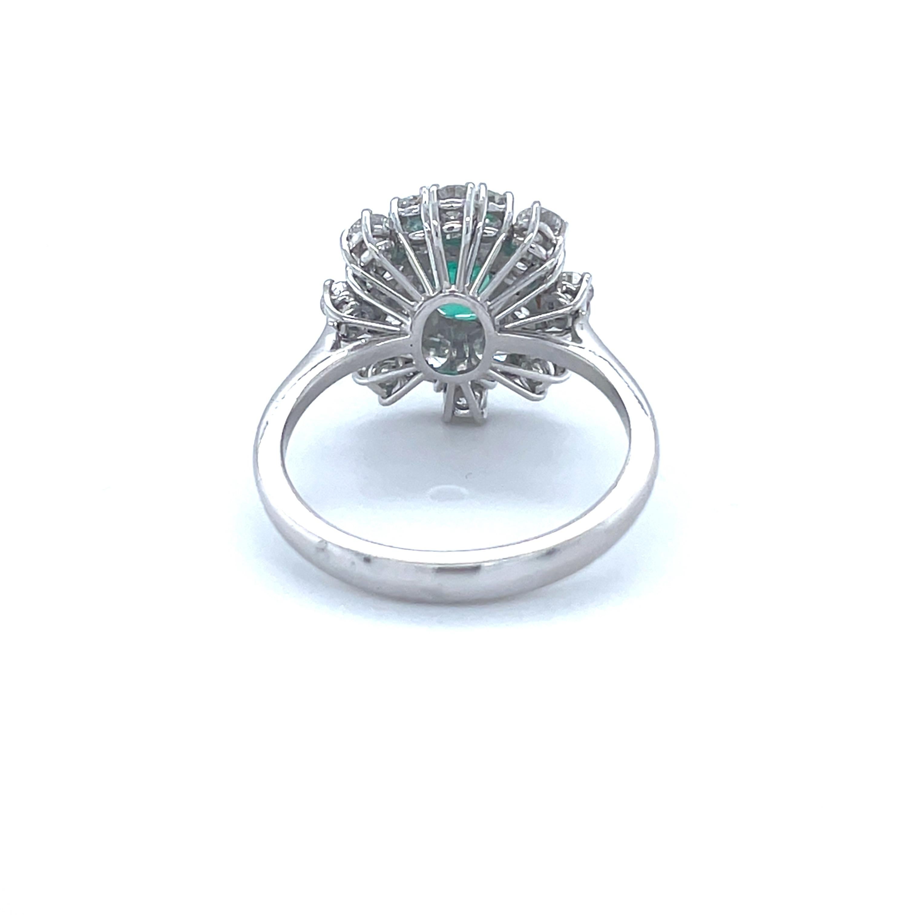 18 Karat White Gold Emerald Cut Emerald Diamond Cocktail Ring In New Condition For Sale In Monte-Carlo, MC