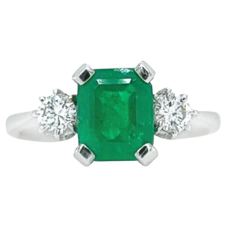 18 Karat White Gold Cushion Emerald Diamond Cocktail Ring For Sale