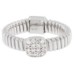 Anillo flexible con pavé de diamantes en forma de cojín de oro blanco de 18 quilates