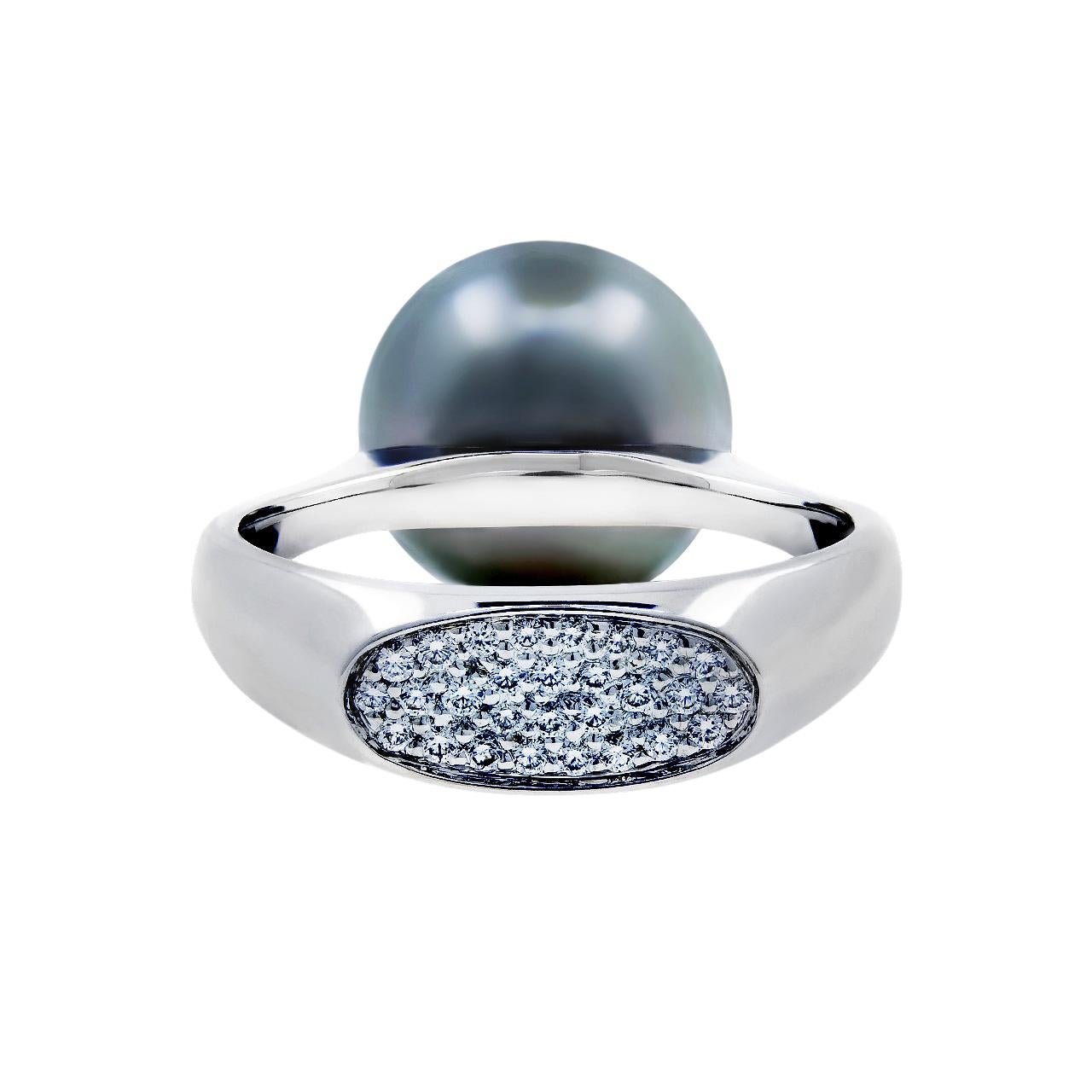 Contemporary 18 Karat White Gold Dark Tahitian Pearl and Diamonds Cocktail Ring For Sale