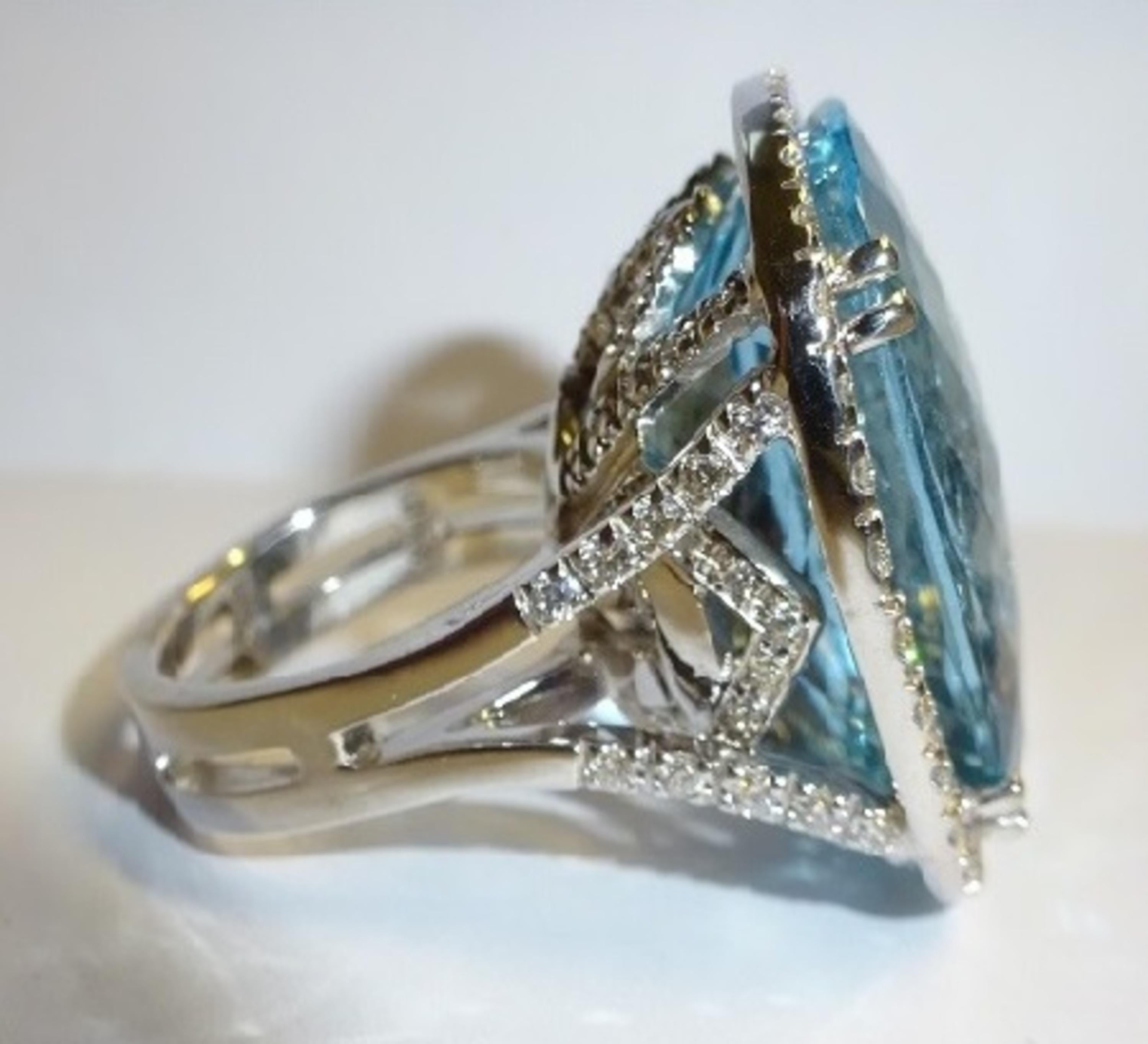 Women's or Men's 18 Karat White Gold Diamond and Aquamarine Ring For Sale